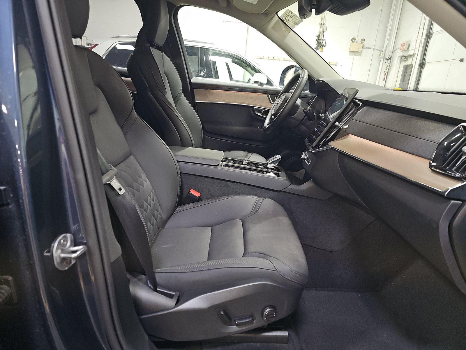 2025 Volvo XC90 B6 Plus AWD