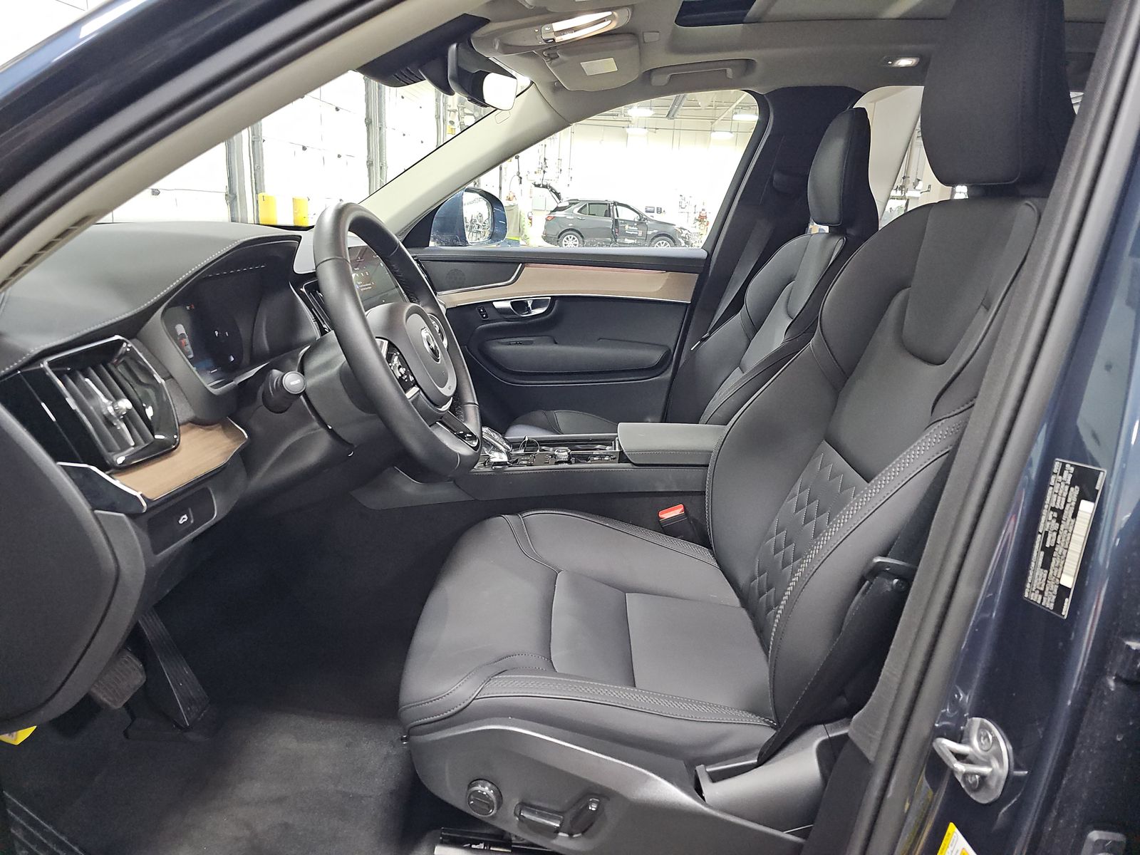 2025 Volvo XC90 B6 Plus AWD