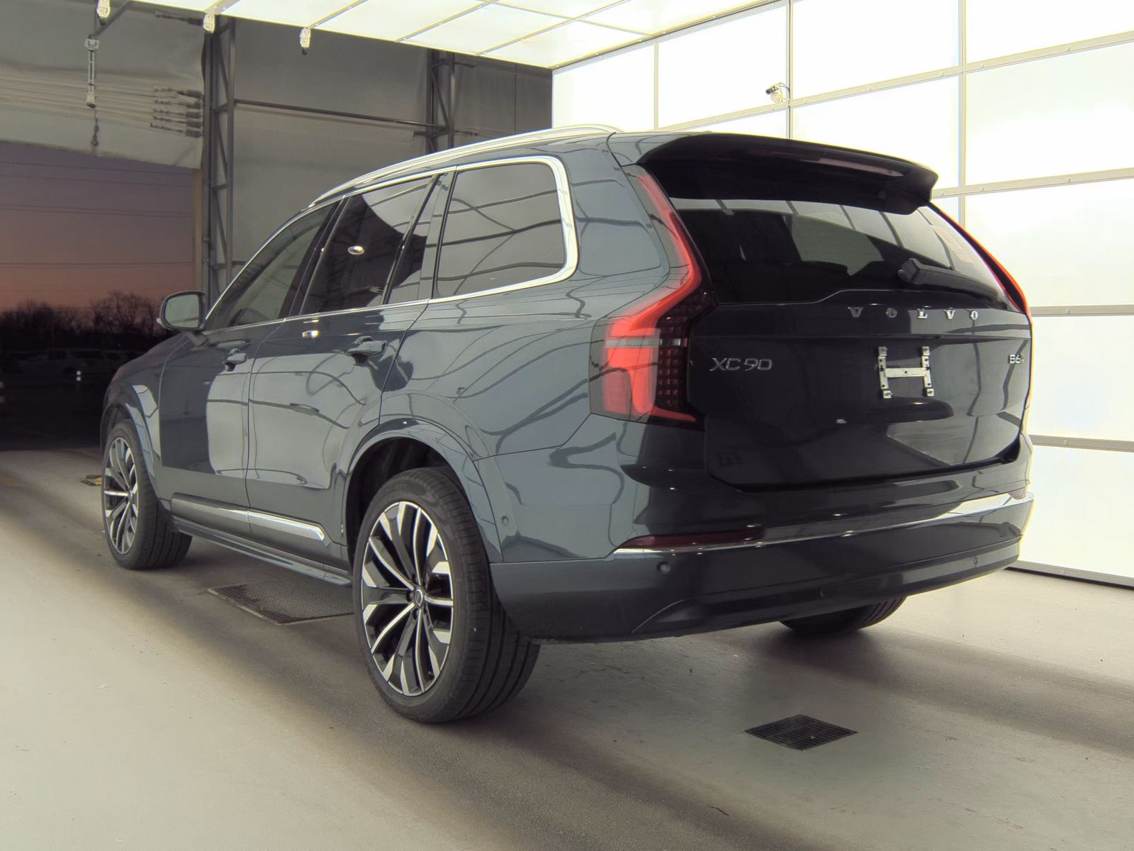 2025 Volvo XC90 B6 Plus AWD