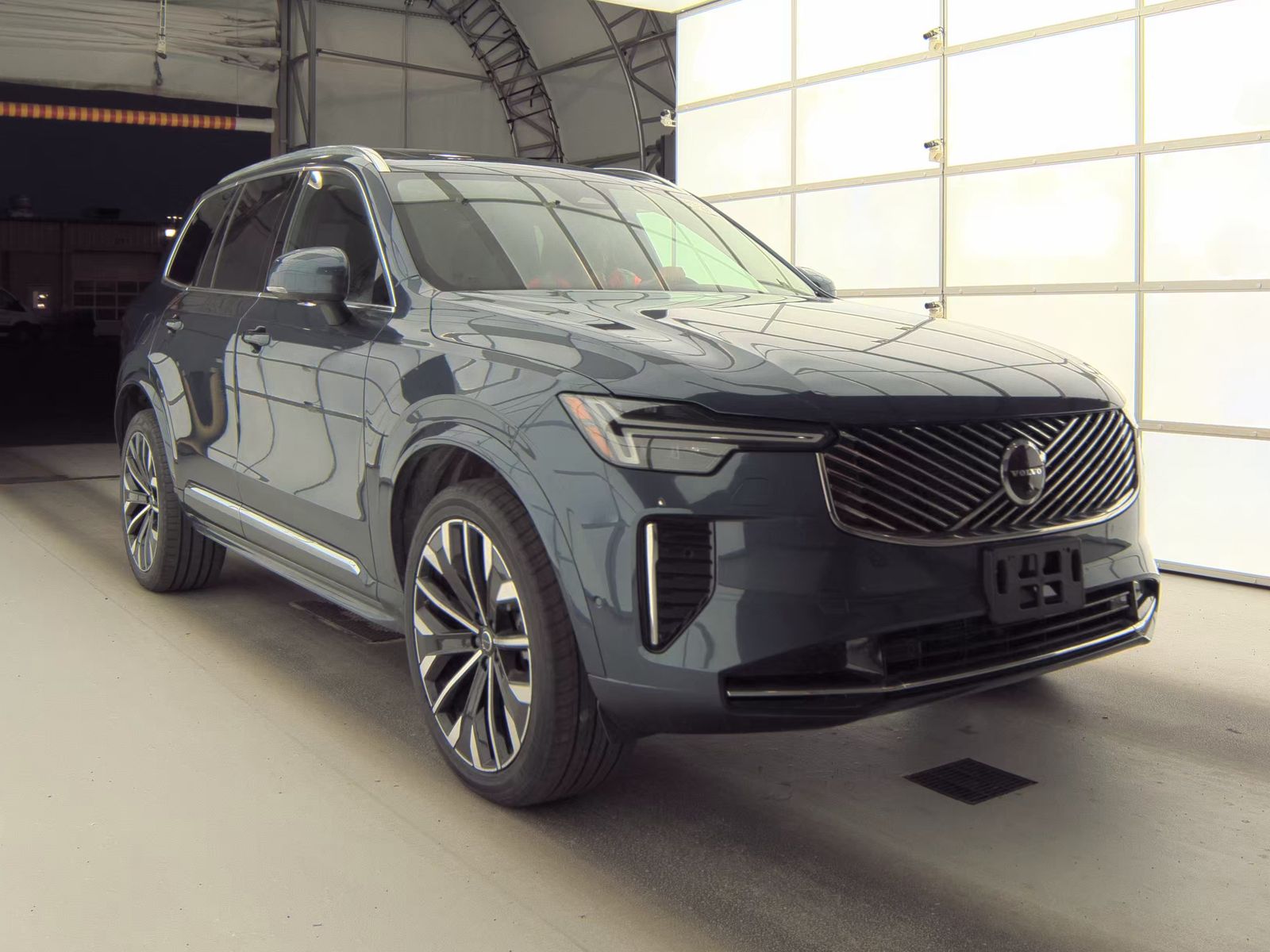 2025 Volvo XC90 B6 Plus AWD