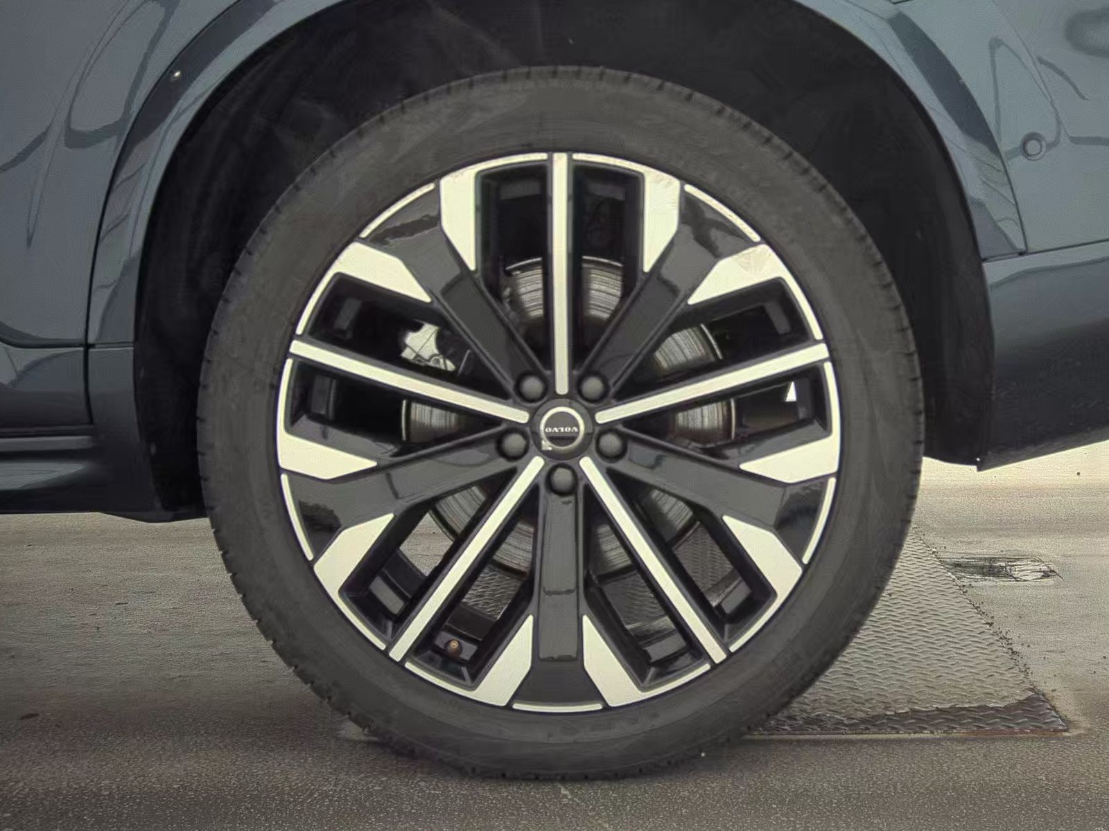 2025 Volvo XC90 B6 Plus AWD