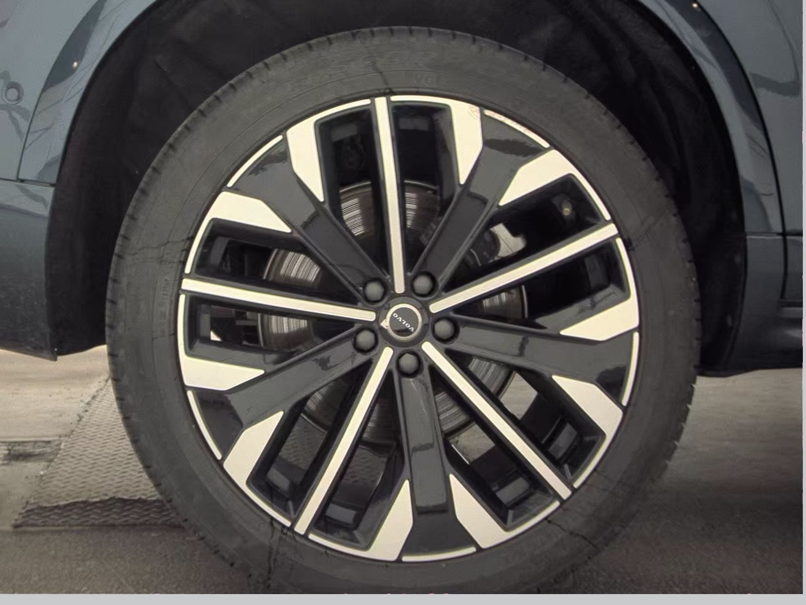 2025 Volvo XC90 B6 Plus AWD