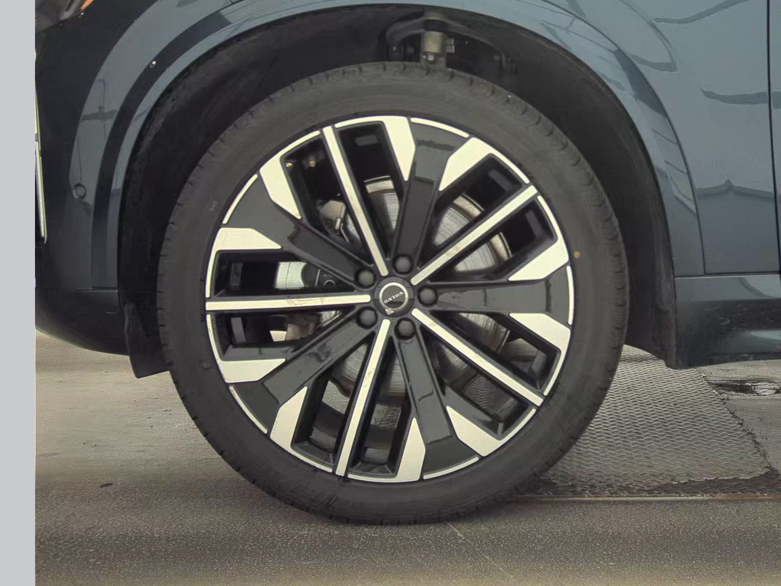 2025 Volvo XC90 B6 Plus AWD