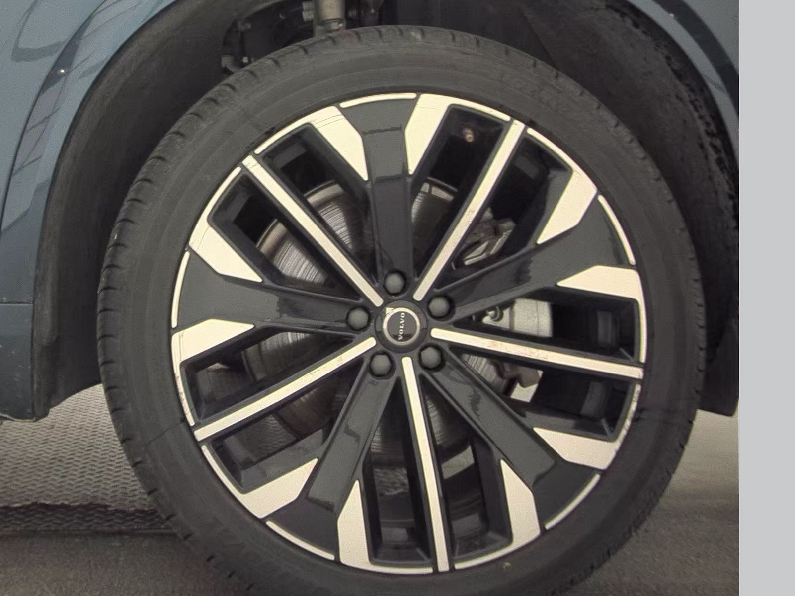 2025 Volvo XC90 B6 Plus AWD