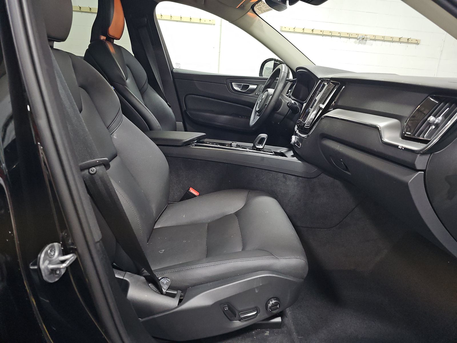 2024 Volvo XC60 B5 Core AWD