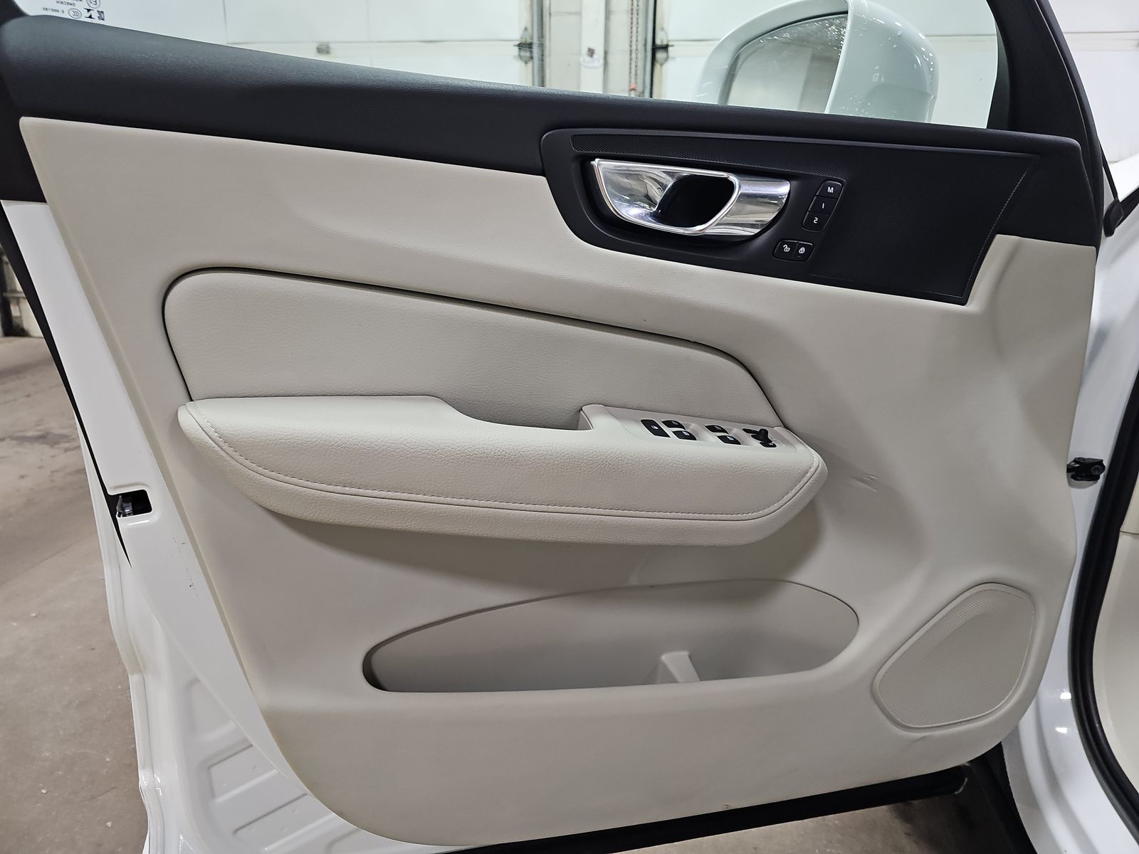 2022 Volvo XC60 B5 Momentum AWD