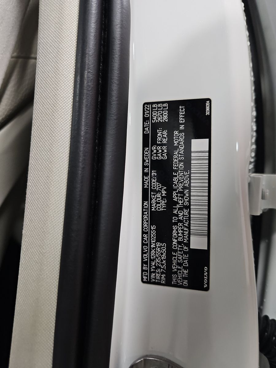 2022 Volvo XC60 B5 Momentum AWD