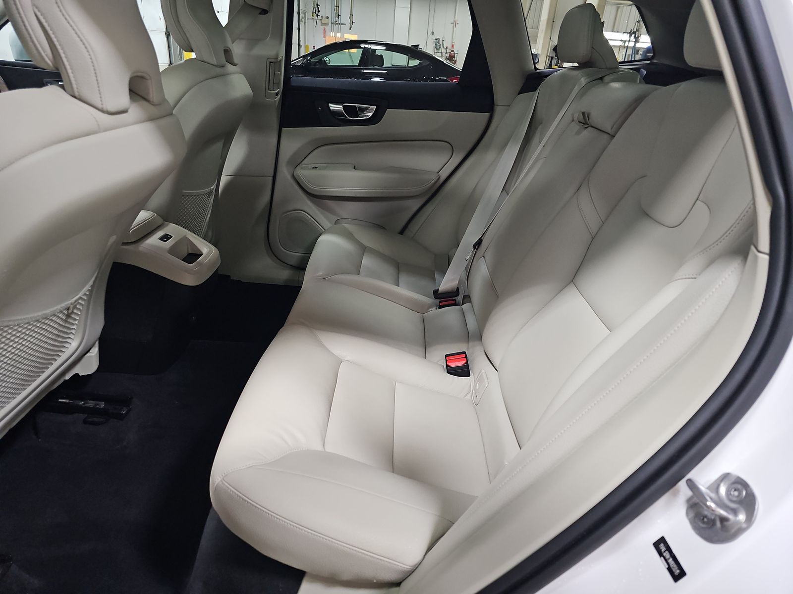 2022 Volvo XC60 B5 Momentum AWD