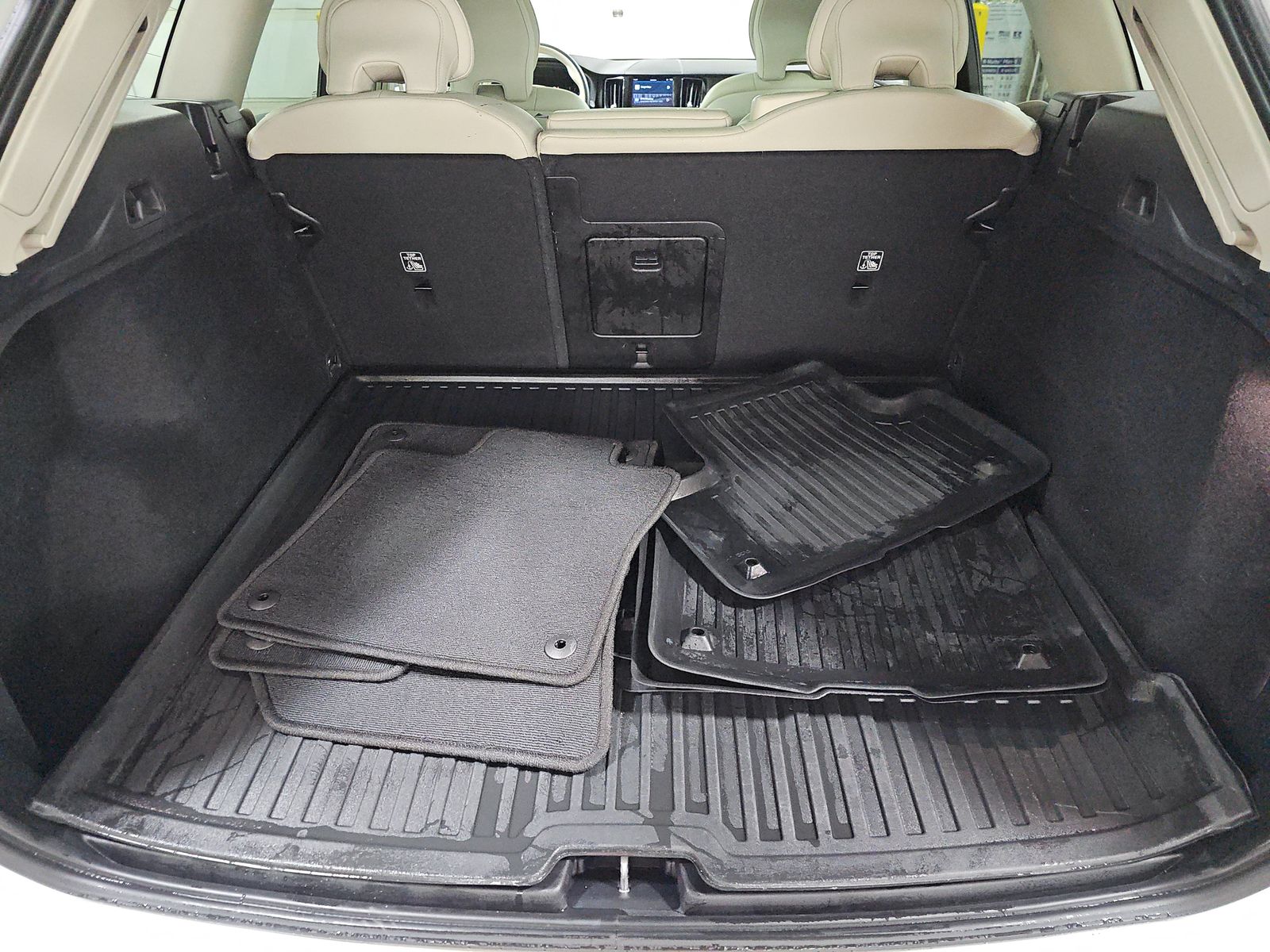 2022 Volvo XC60 B5 Momentum AWD