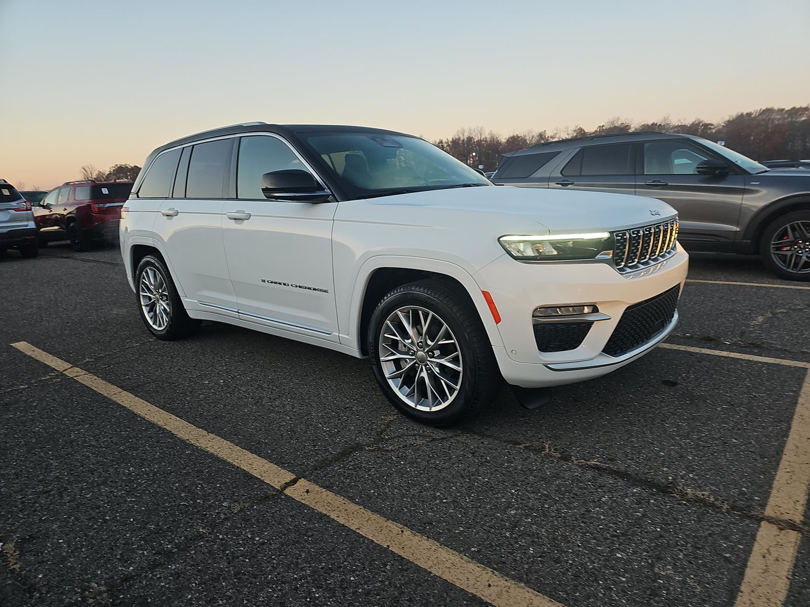 2022 Jeep Grand Cherokee Summit AWD