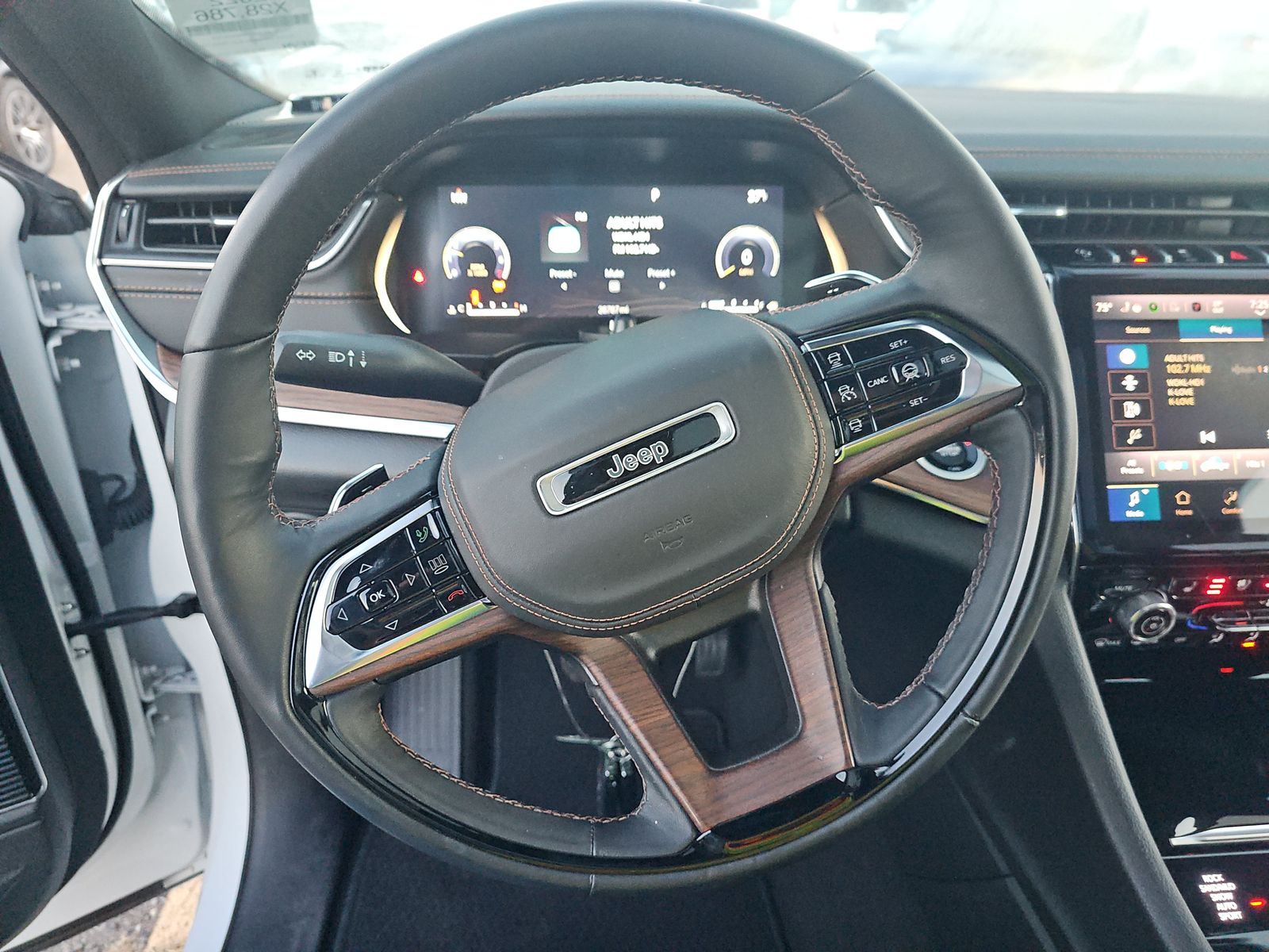 2022 Jeep Grand Cherokee Summit AWD