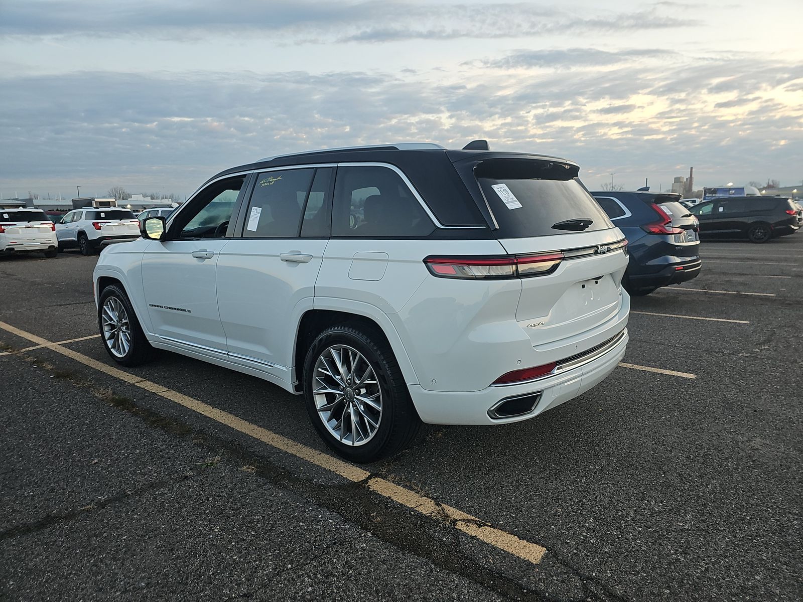 2022 Jeep Grand Cherokee Summit AWD