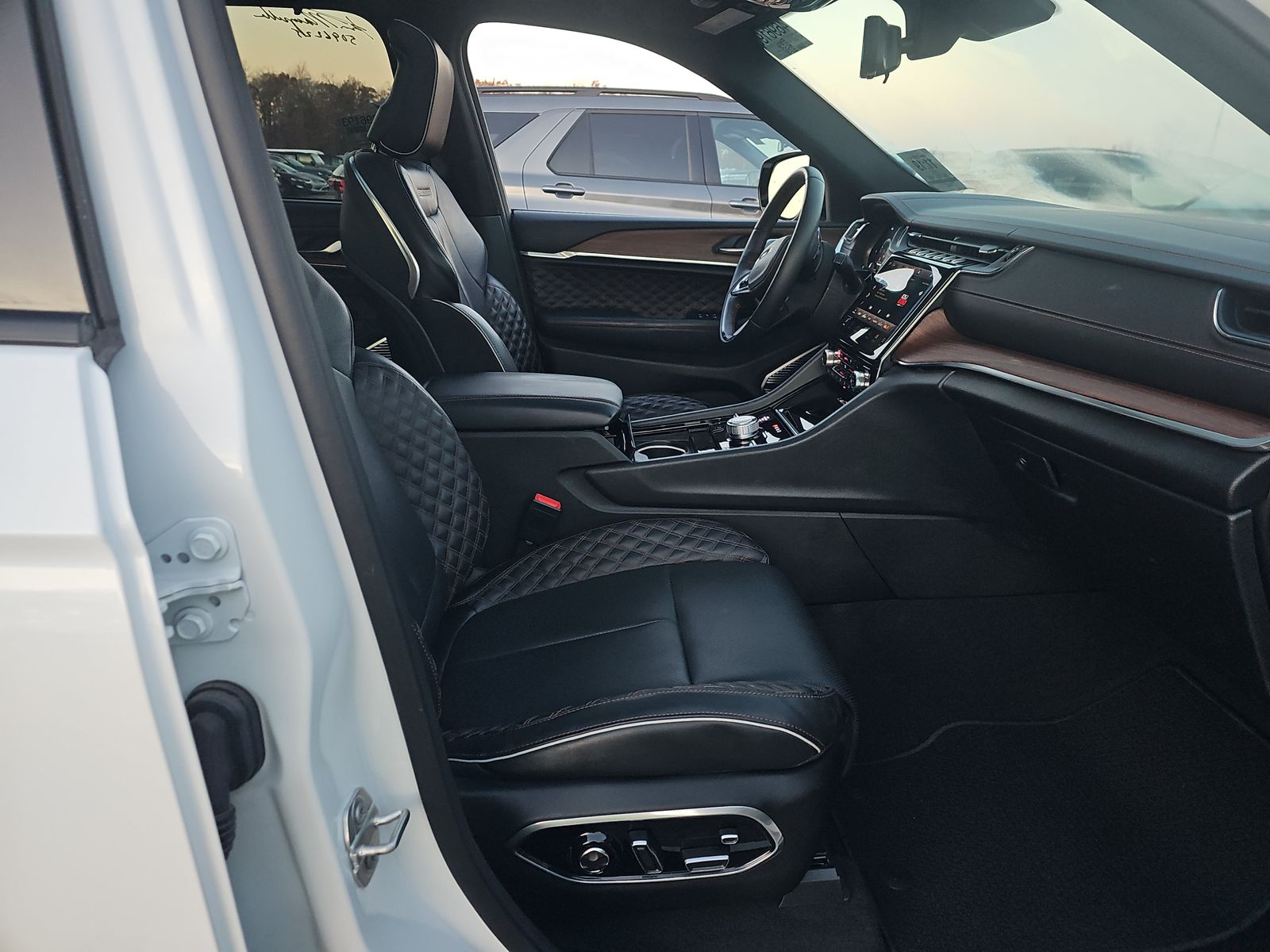 2022 Jeep Grand Cherokee Summit AWD