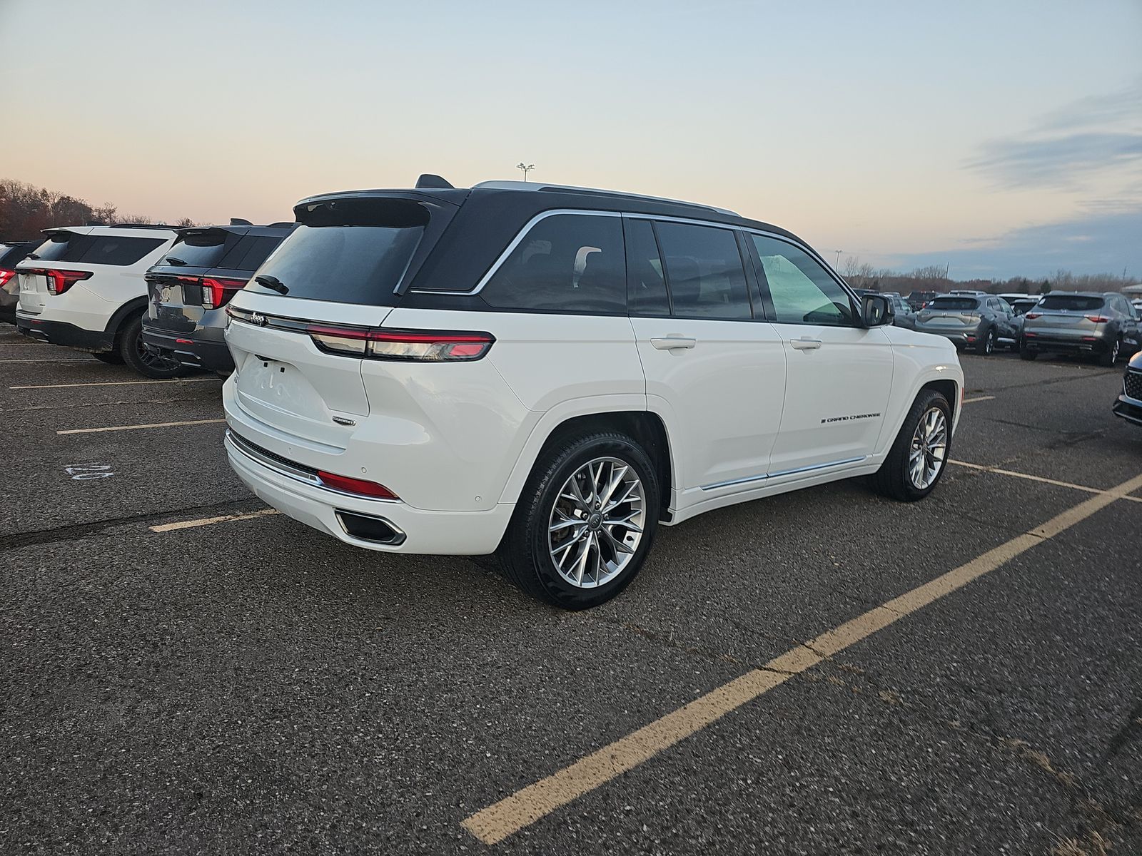 2022 Jeep Grand Cherokee Summit AWD