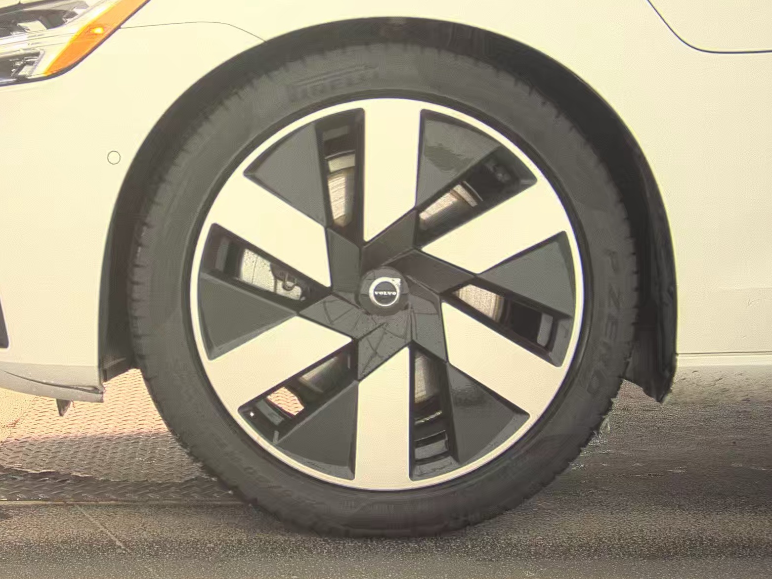 2024 Volvo S60 Recharge T8 Ultimate AWD