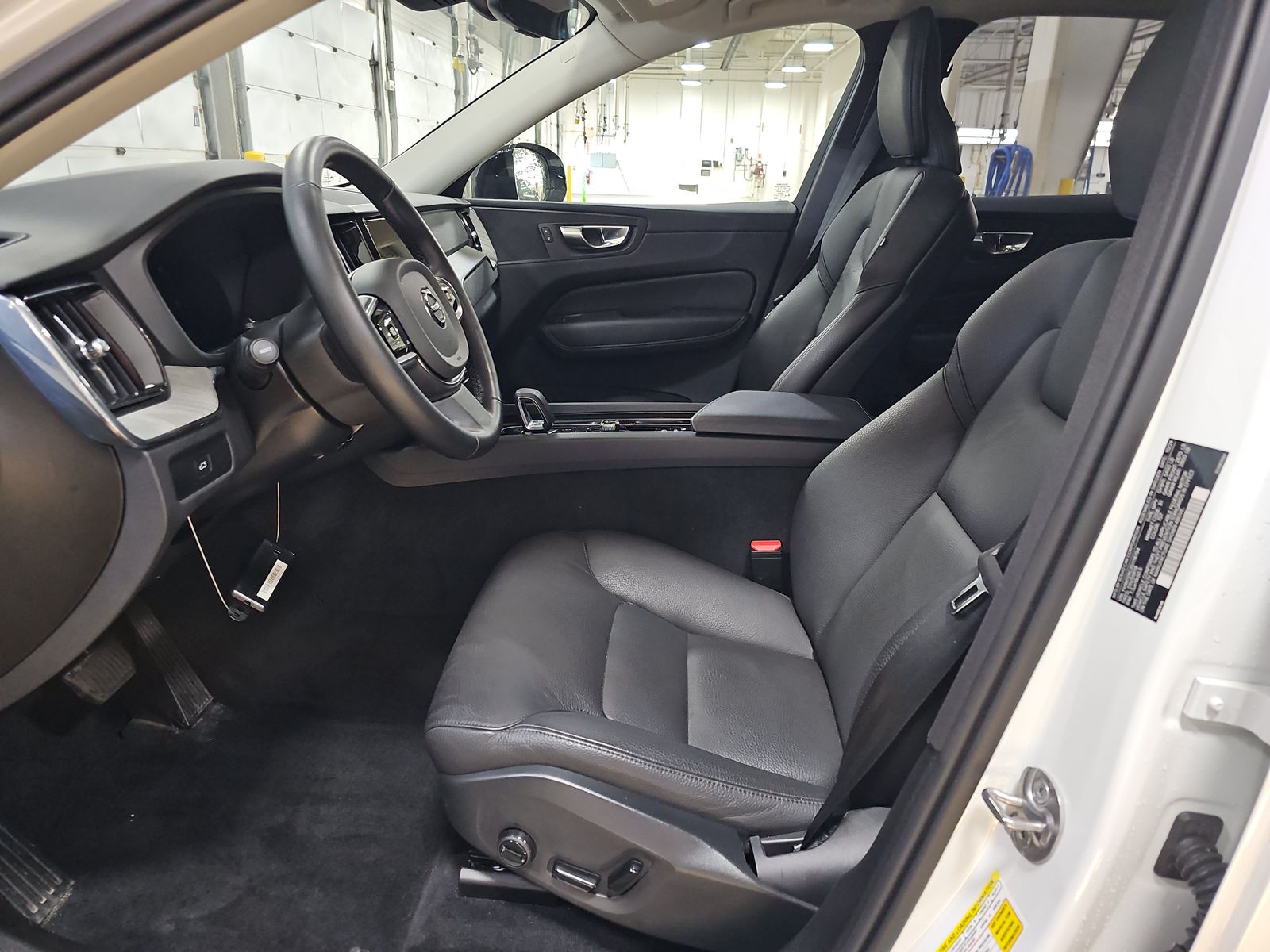 2025 Volvo XC60 B5 Plus AWD