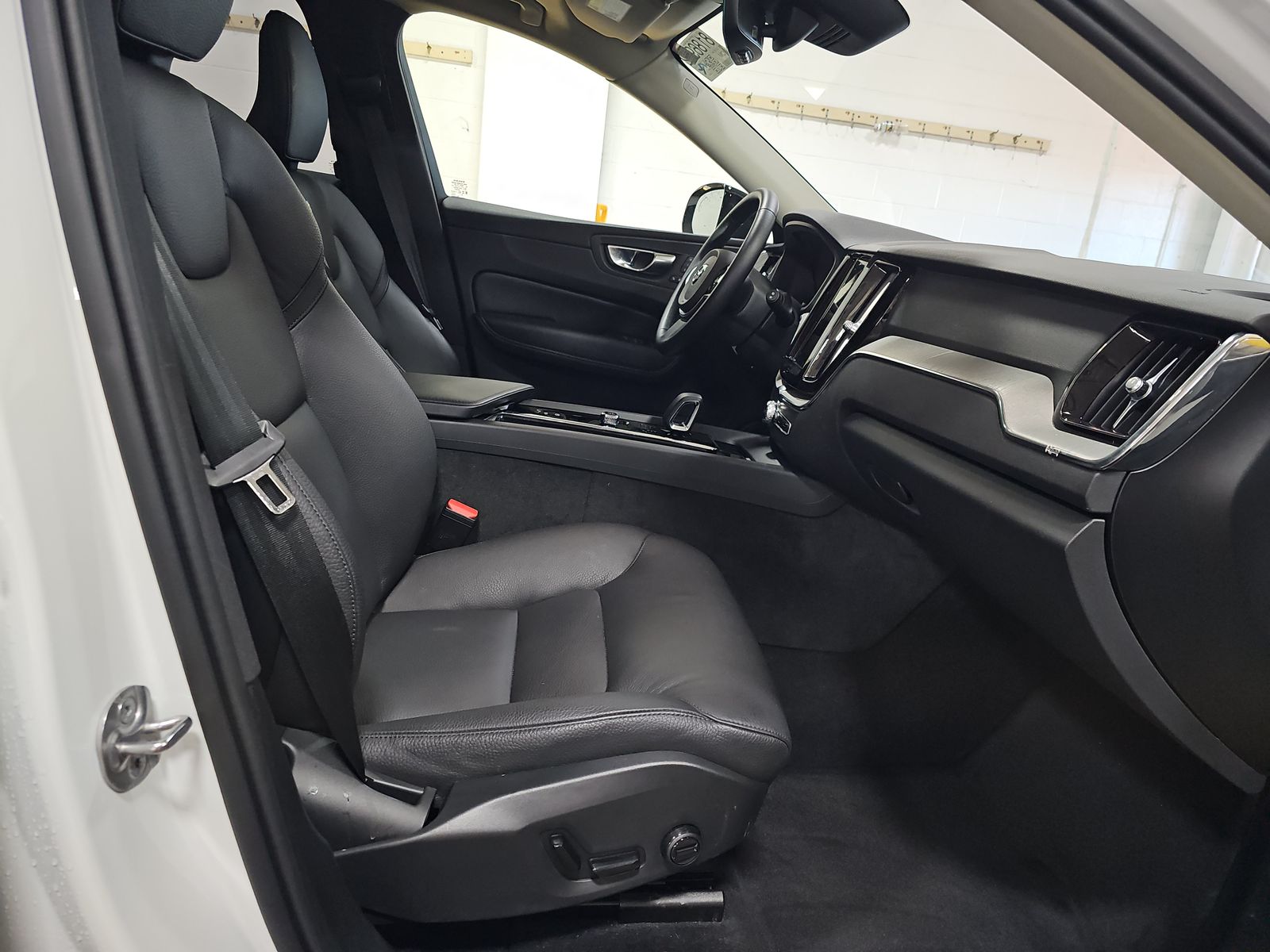 2025 Volvo XC60 B5 Plus AWD