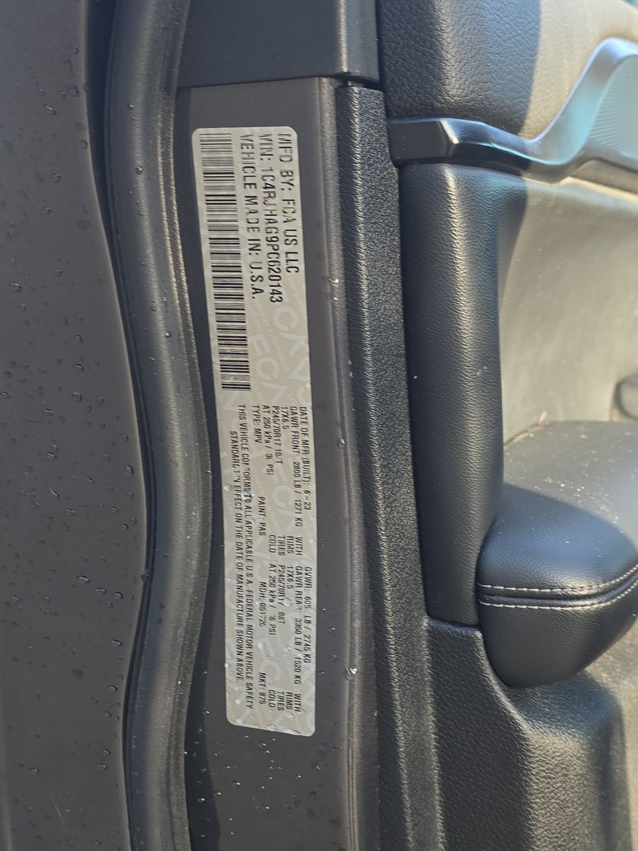 2023 Jeep Grand Cherokee Laredo AWD