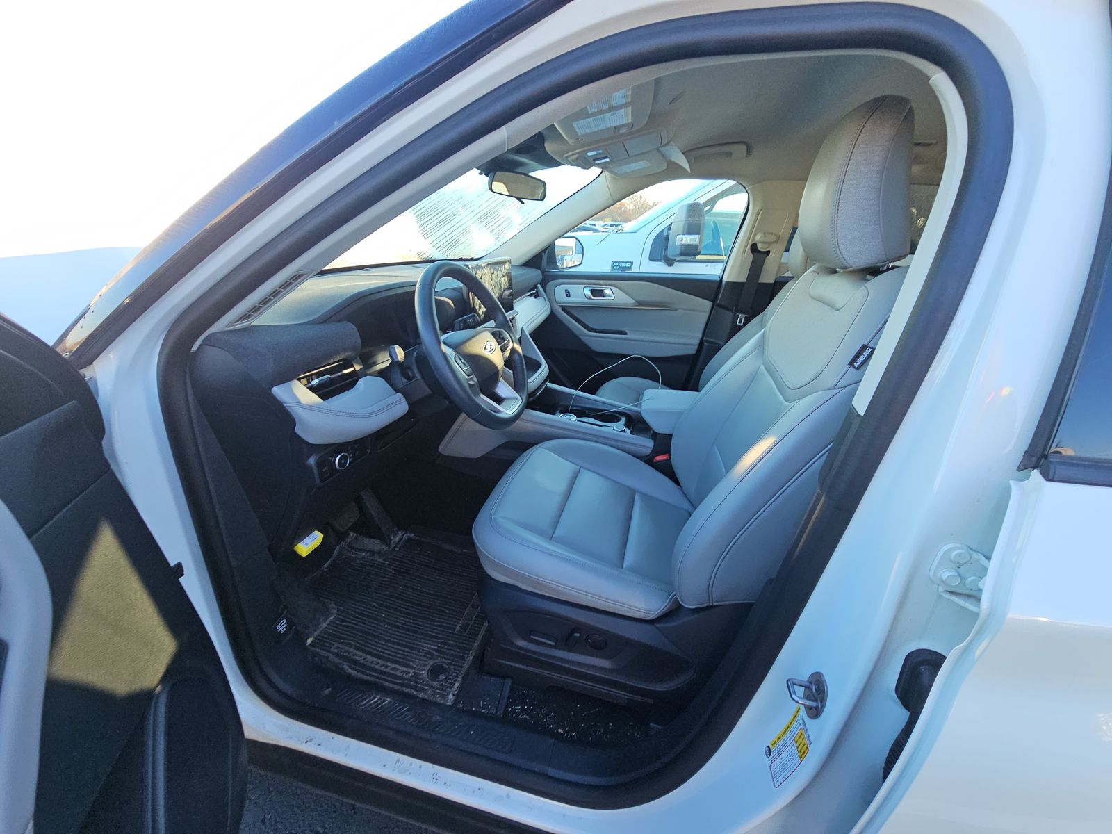 2025 Ford Explorer Active AWD