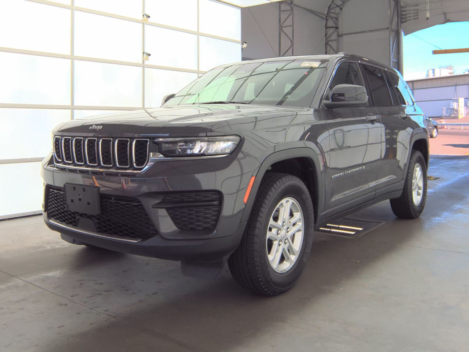 2023 Jeep Grand Cherokee Laredo AWD