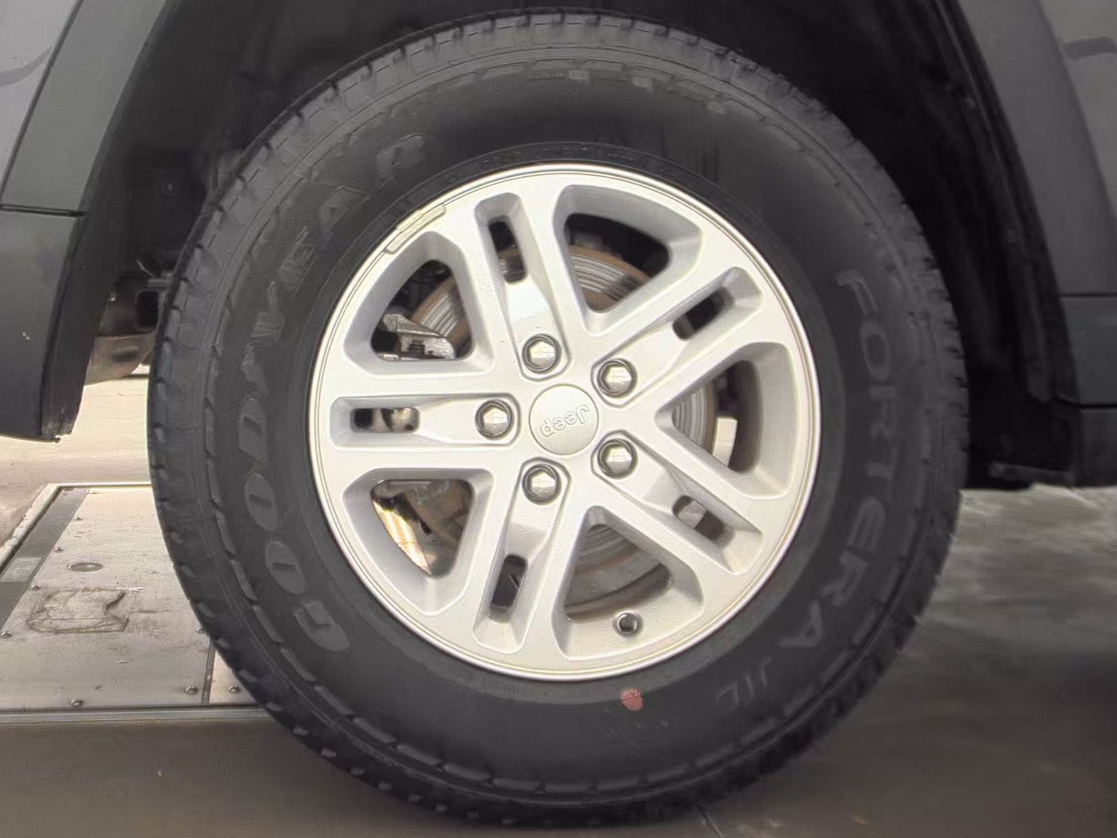 2023 Jeep Grand Cherokee Laredo AWD