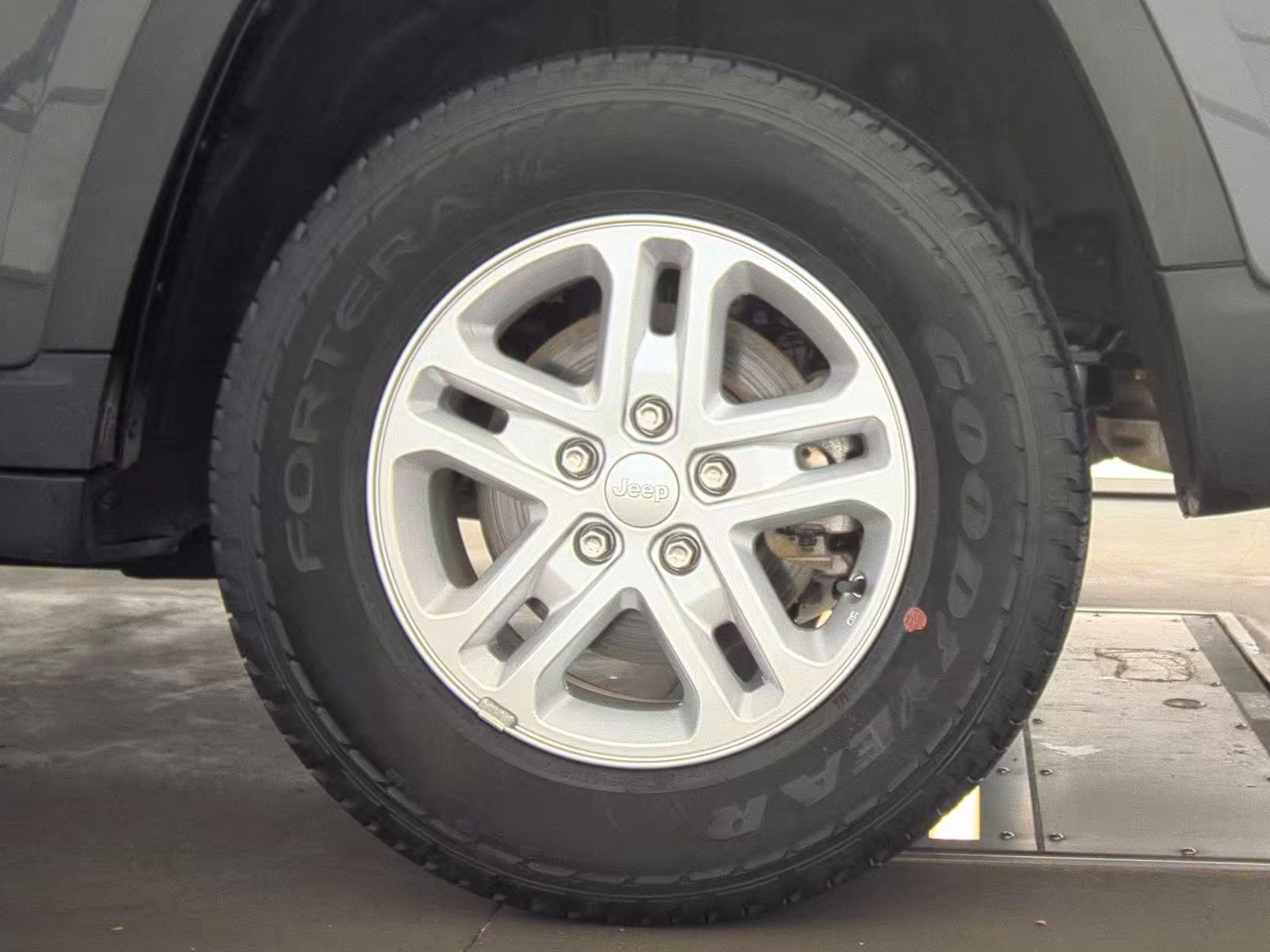 2023 Jeep Grand Cherokee Laredo AWD