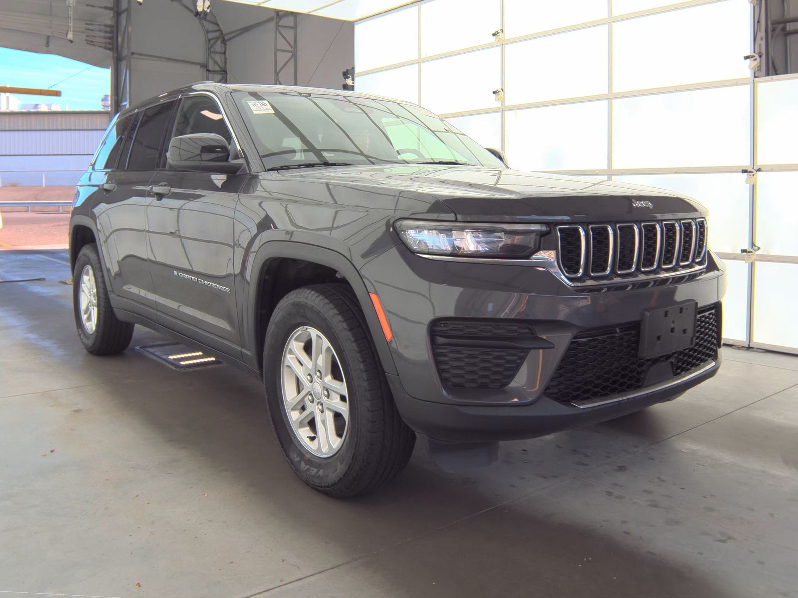 2023 Jeep Grand Cherokee Laredo AWD