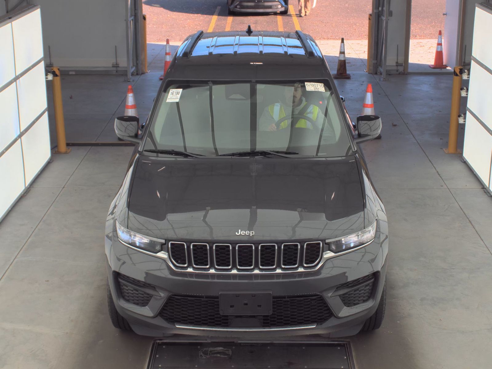 2023 Jeep Grand Cherokee Laredo AWD