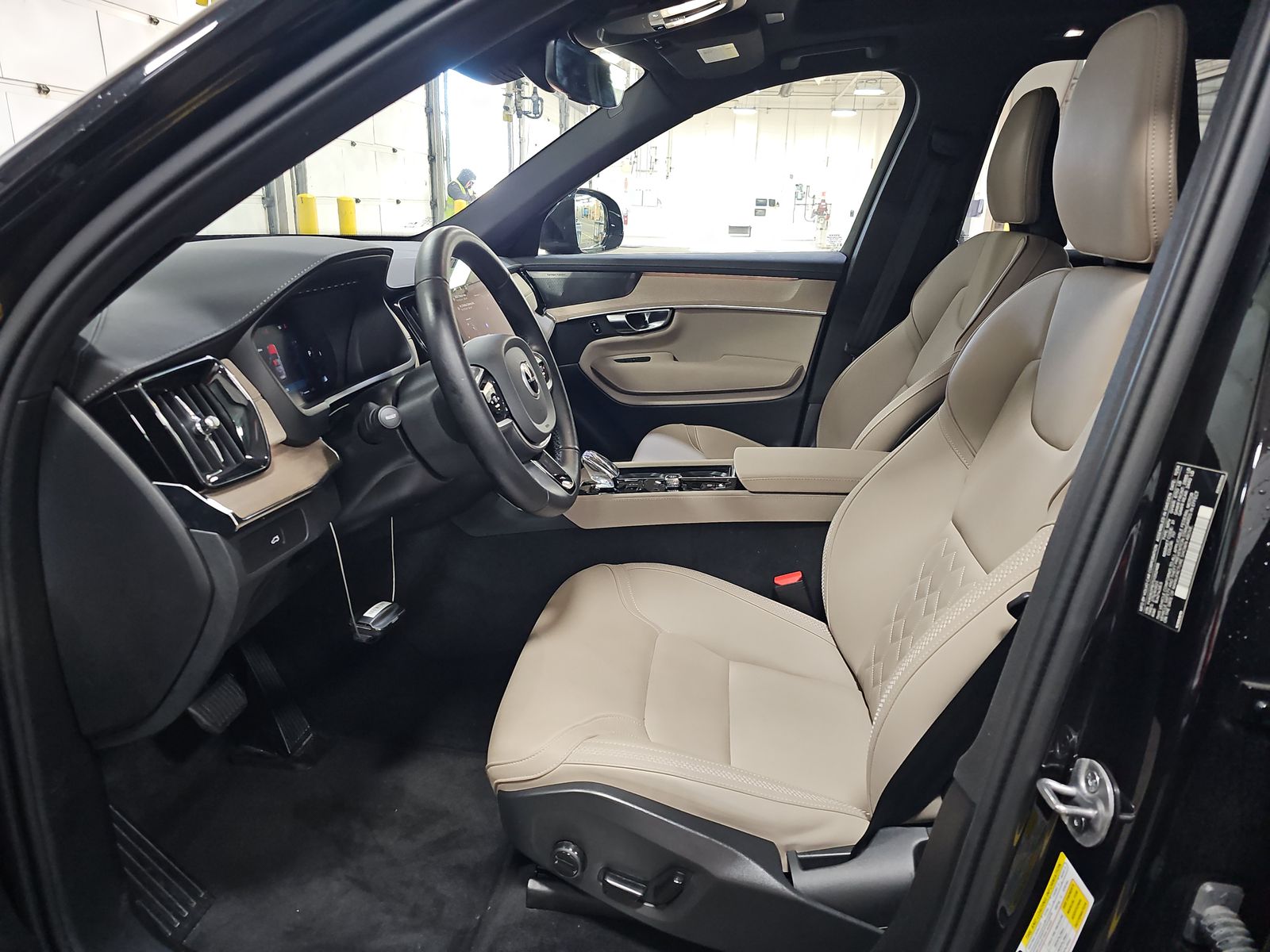 2025 Volvo XC90 B6 Plus AWD