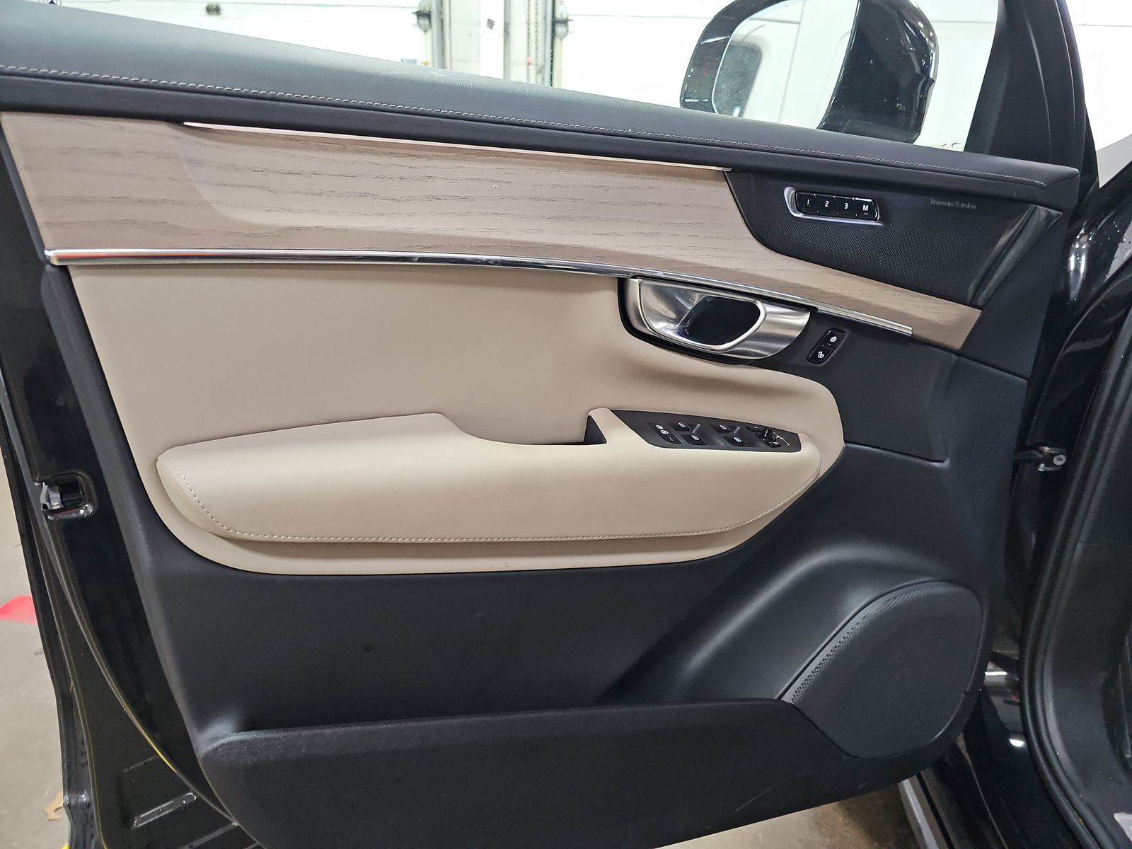 2025 Volvo XC90 B6 Plus AWD