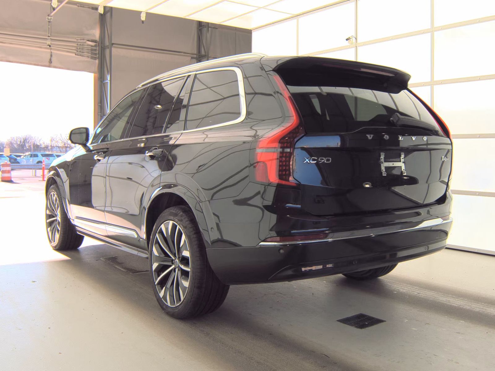 2025 Volvo XC90 B6 Plus AWD