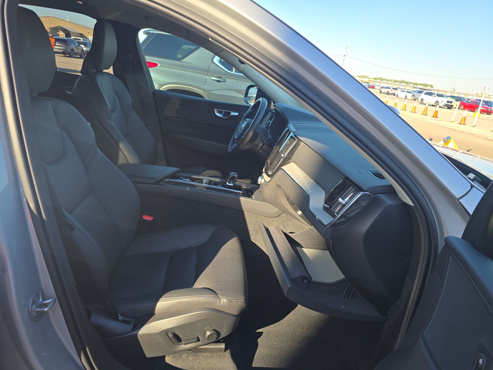 2025 Volvo XC60 B5 Plus AWD