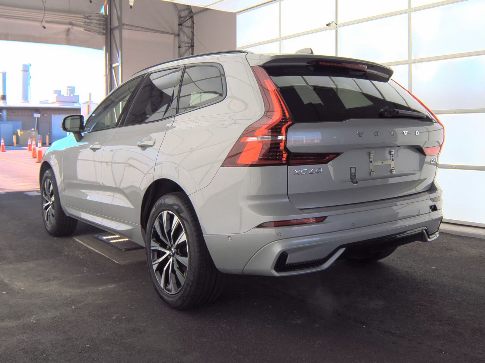 2025 Volvo XC60 B5 Plus AWD
