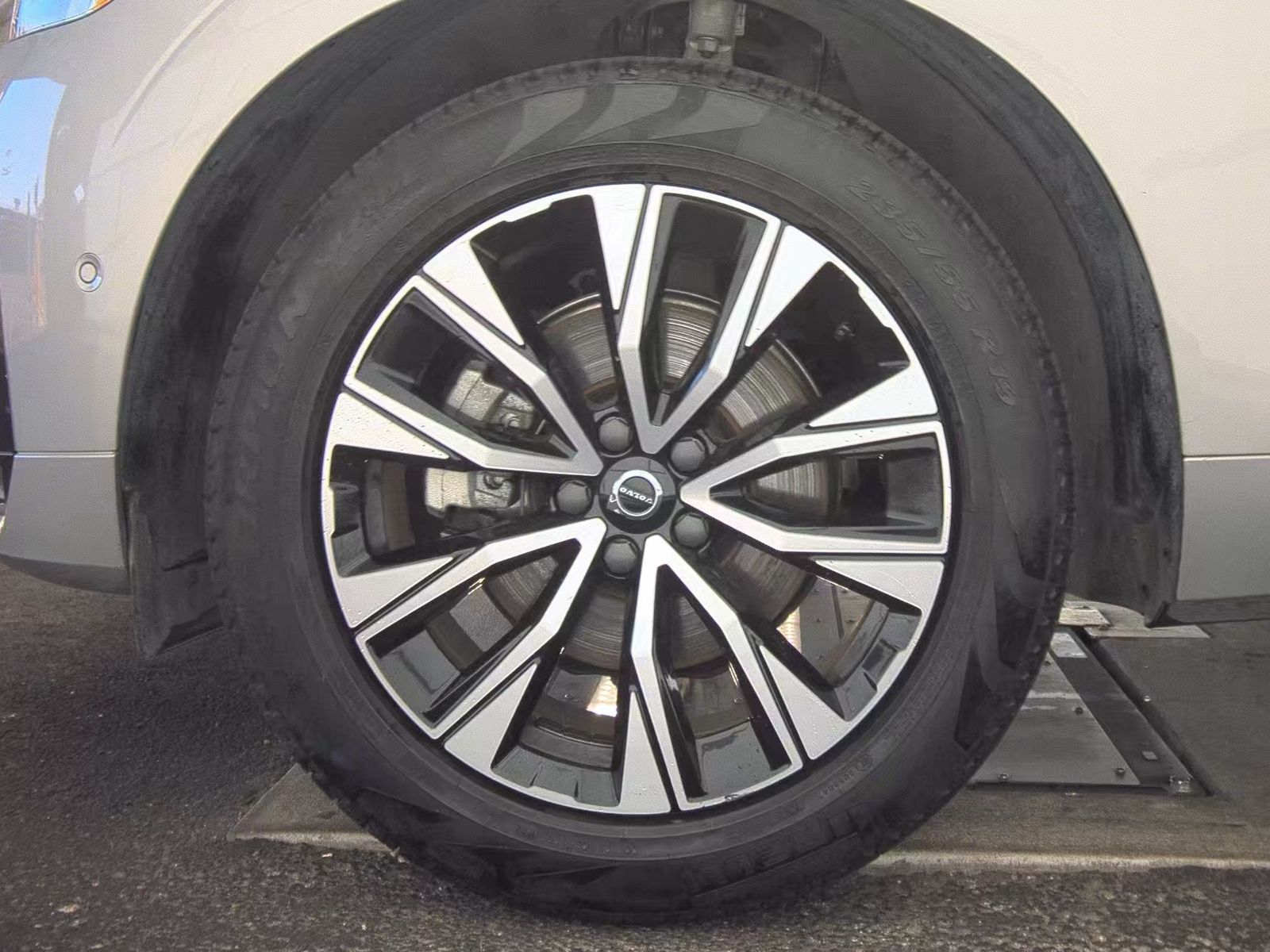 2025 Volvo XC60 B5 Plus AWD