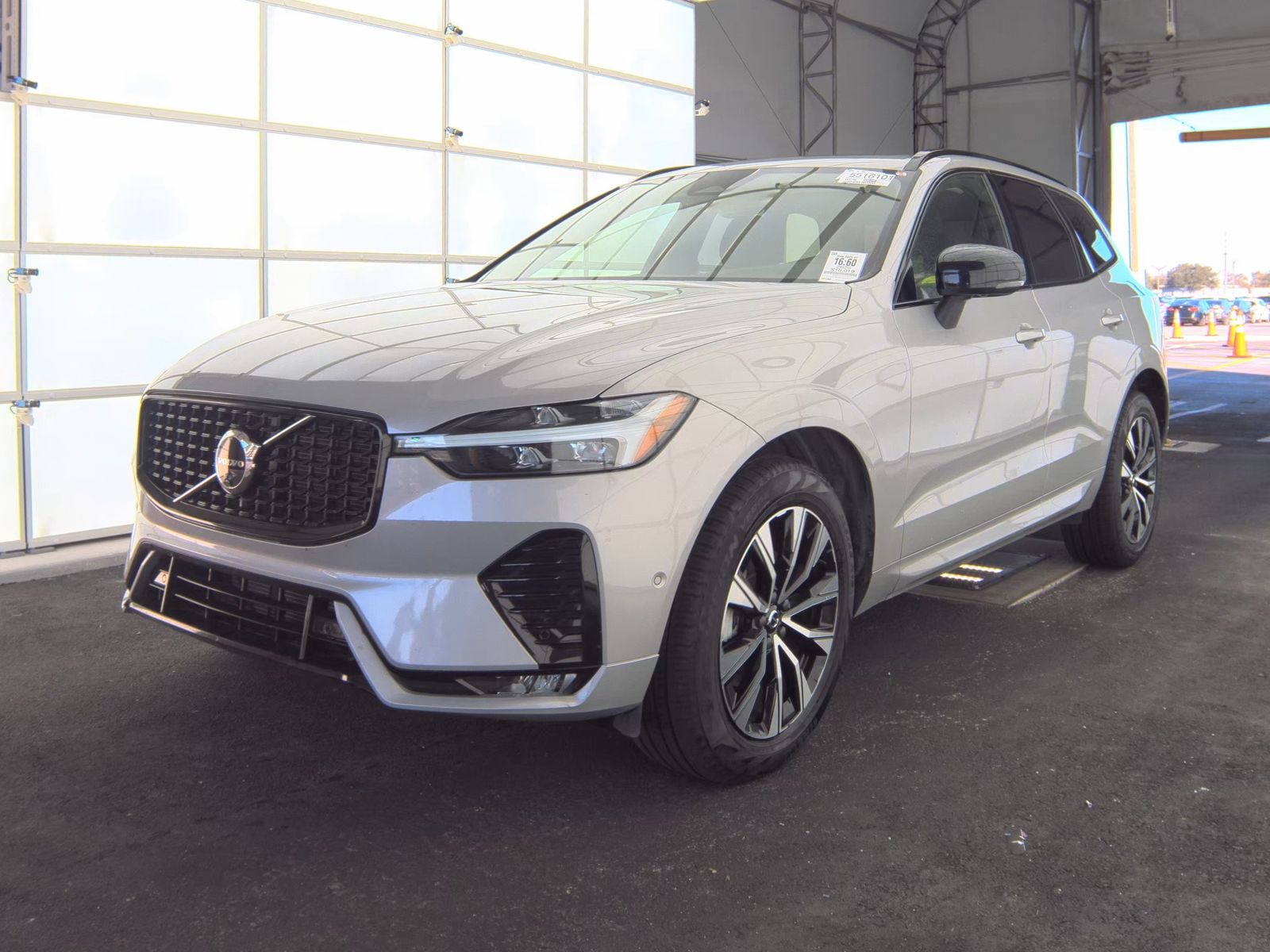 2025 Volvo XC60 B5 Plus AWD