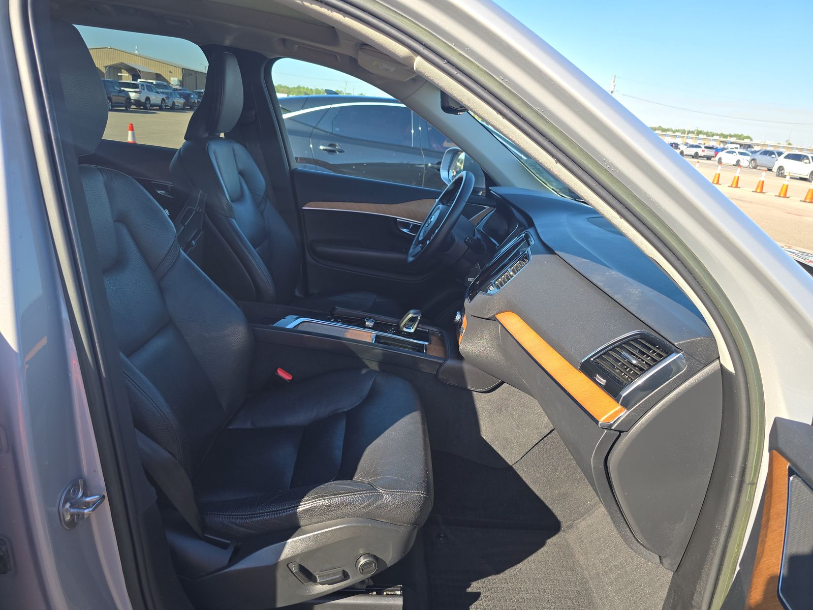 2023 Volvo XC90 B6 Plus AWD