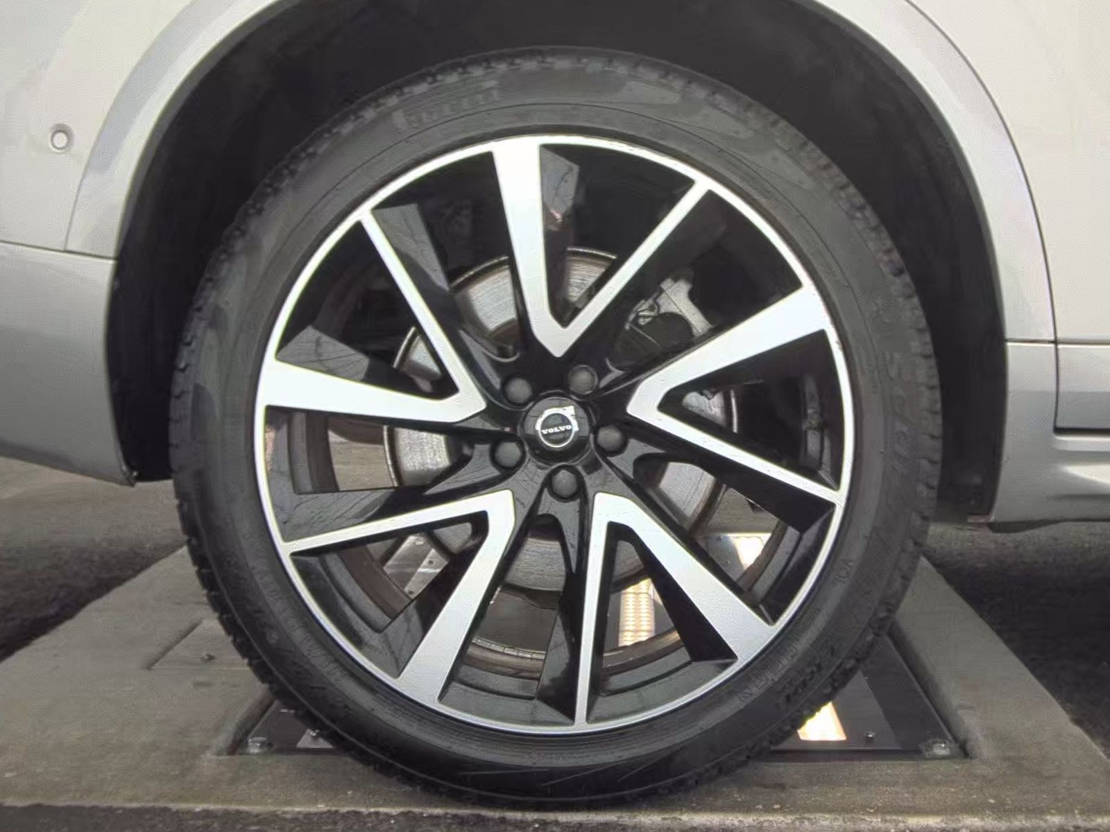 2023 Volvo XC90 B6 Plus AWD