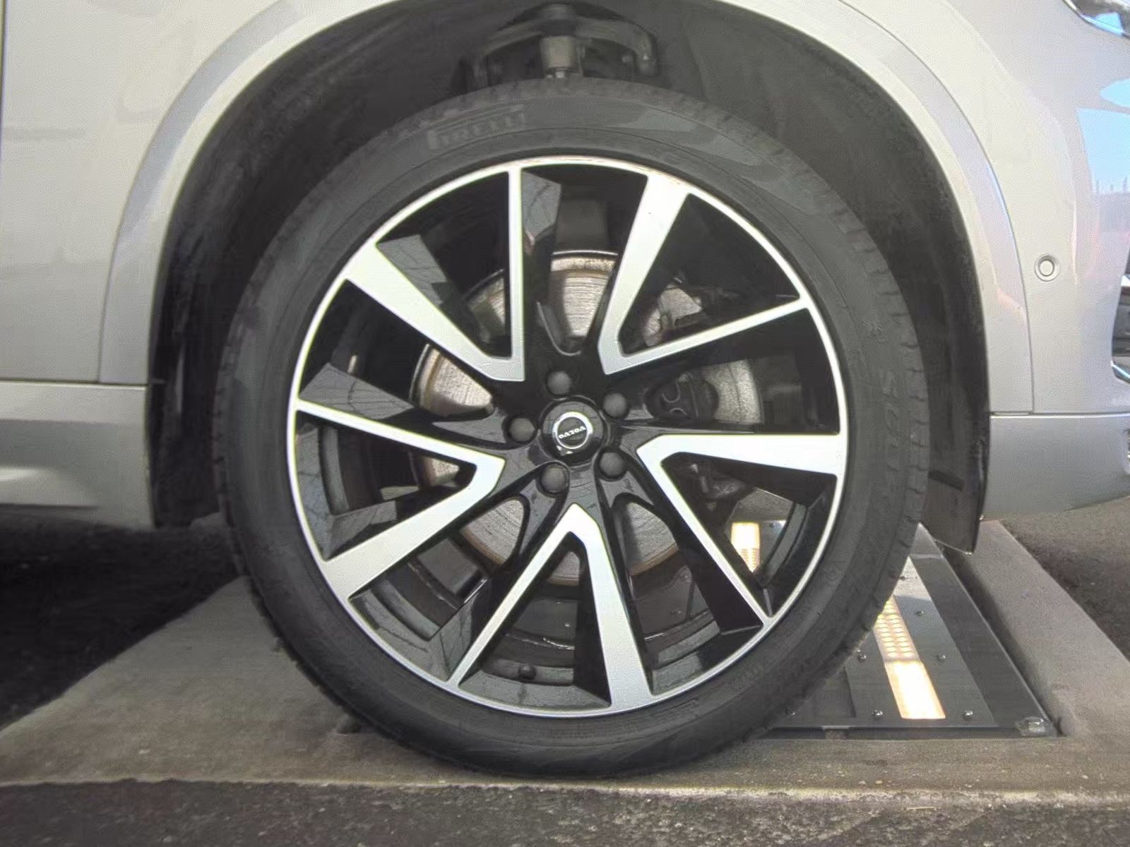 2023 Volvo XC90 B6 Plus AWD