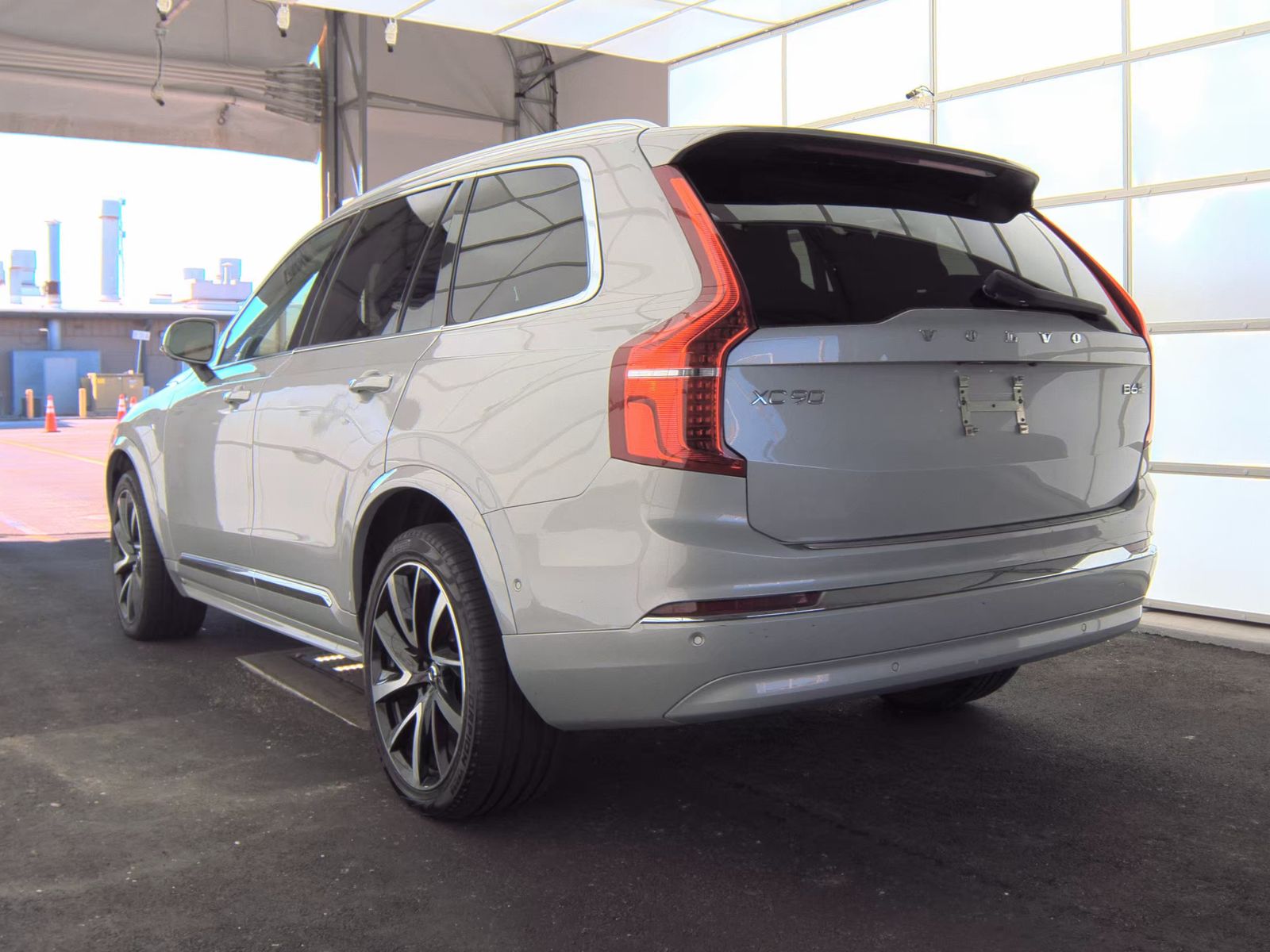 2023 Volvo XC90 B6 Plus AWD