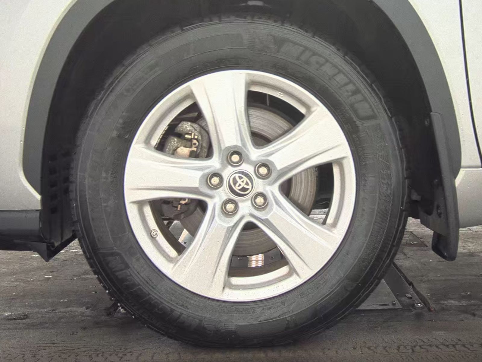 2024 Toyota Highlander LE AWD