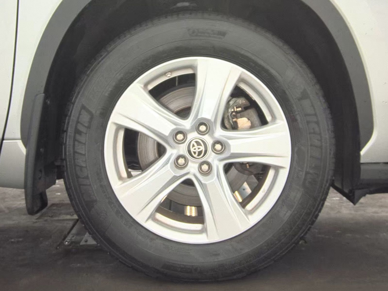 2024 Toyota Highlander LE AWD