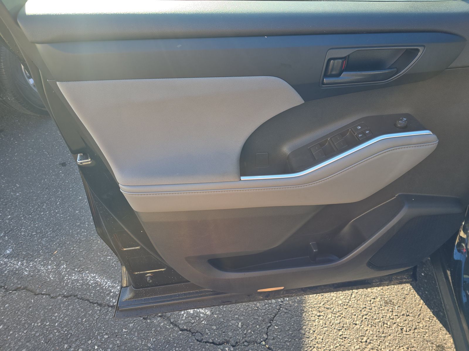 2023 Toyota Highlander Hybrid LE FWD