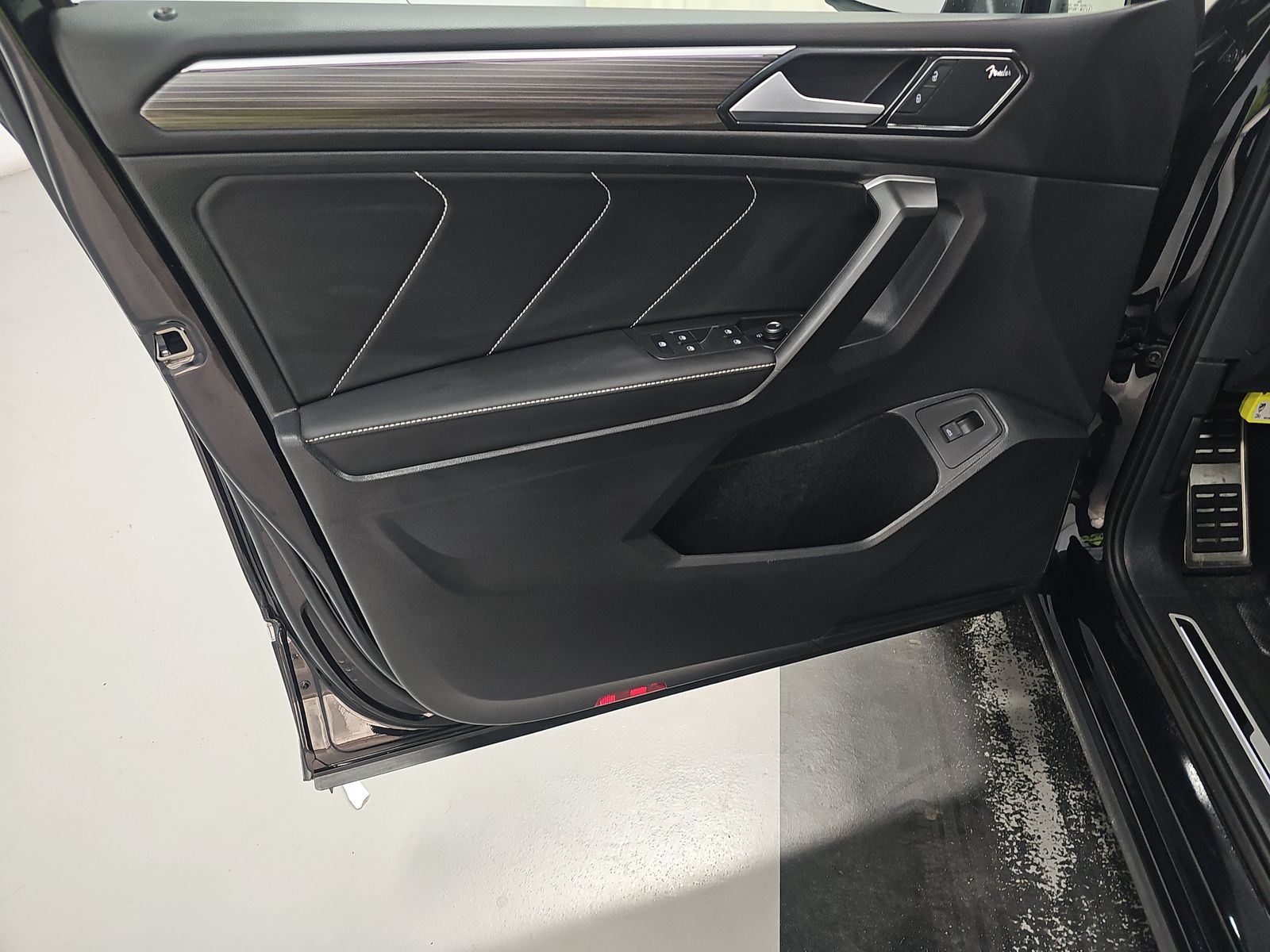 2024 Volkswagen Tiguan 2.0T SEL R-Line AWD