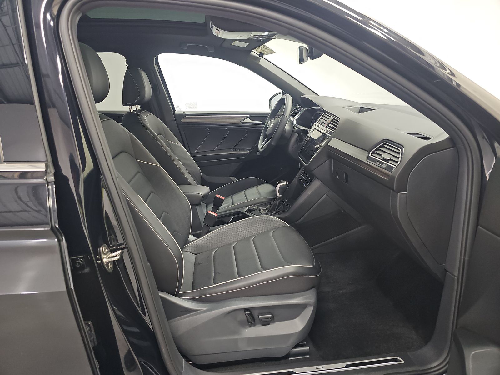 2024 Volkswagen Tiguan 2.0T SEL R-Line AWD