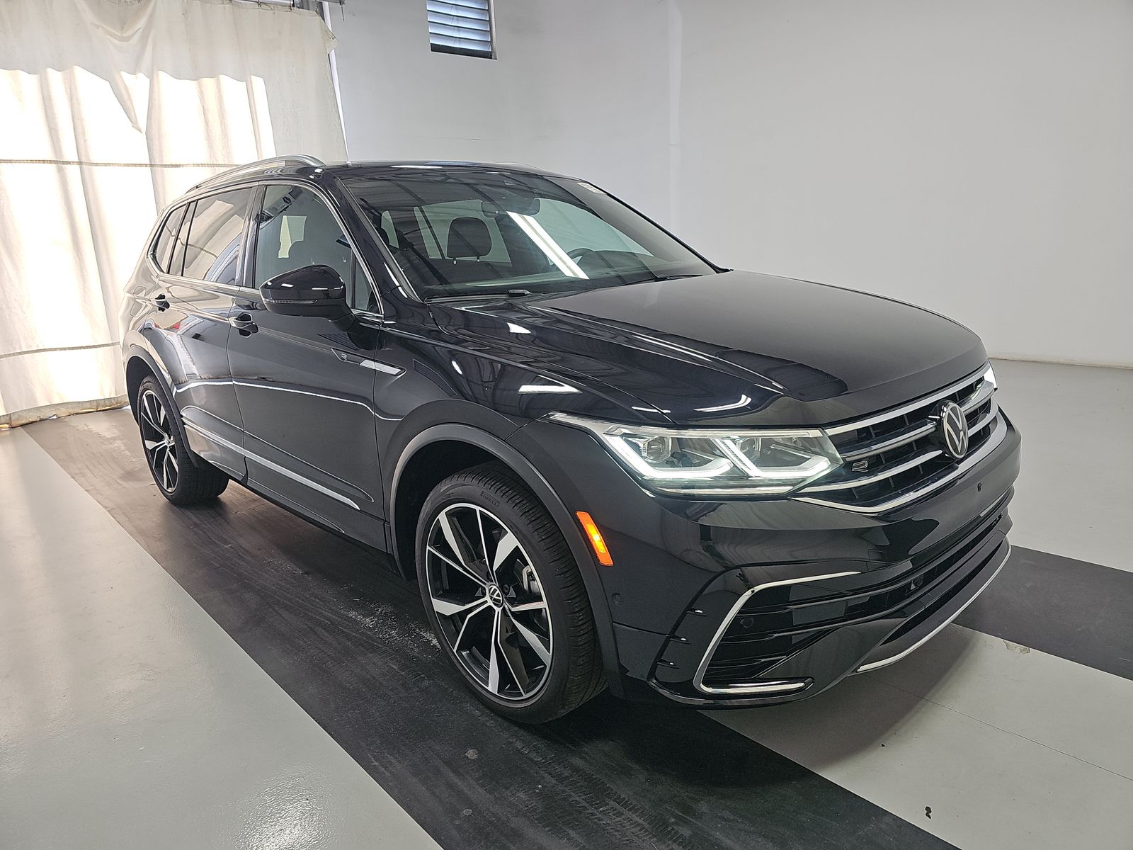 2024 Volkswagen Tiguan 2.0T SEL R-Line AWD