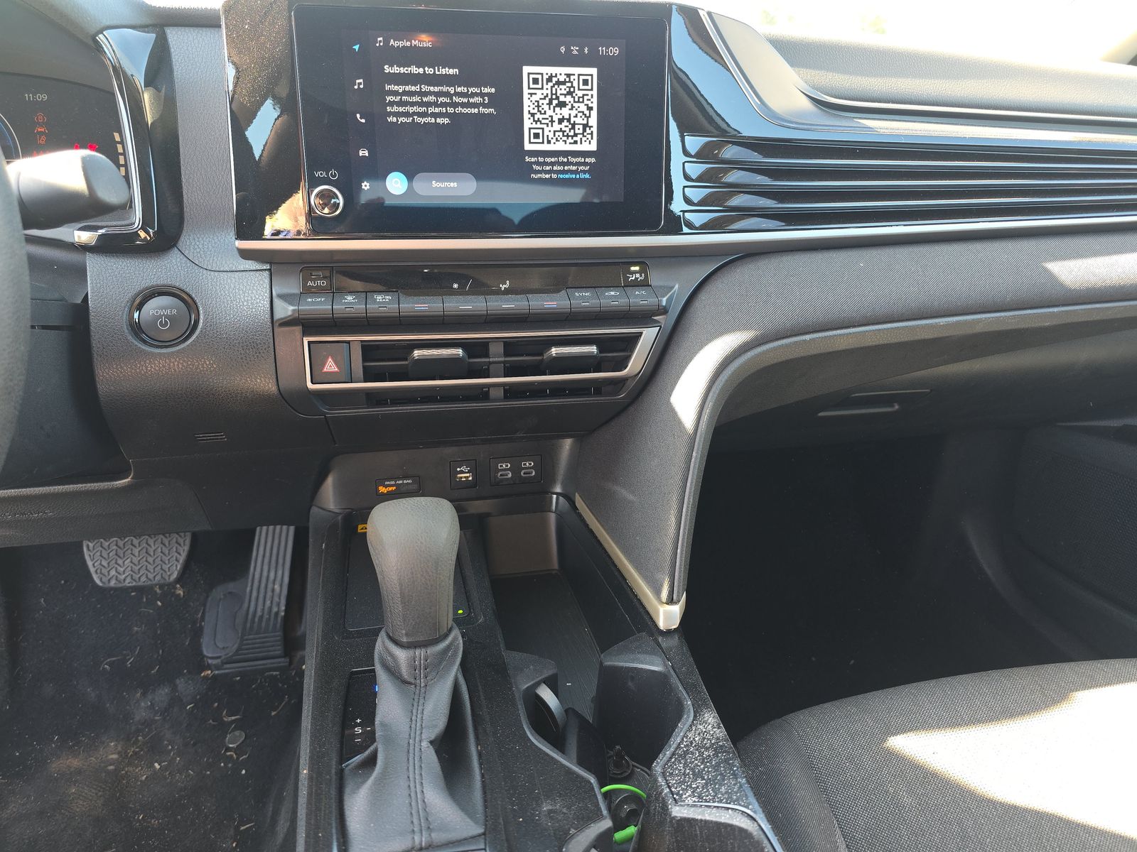 2025 Toyota Camry LE FWD