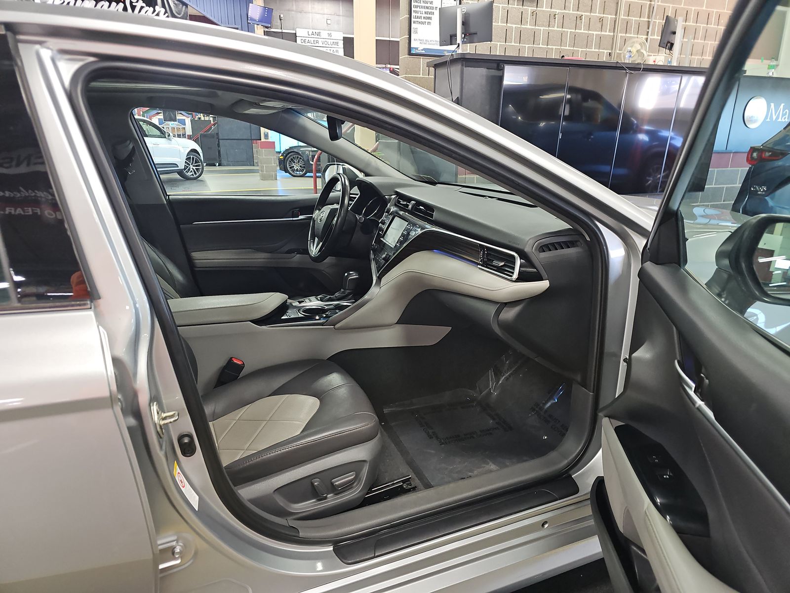 2018 Toyota Camry XLE FWD