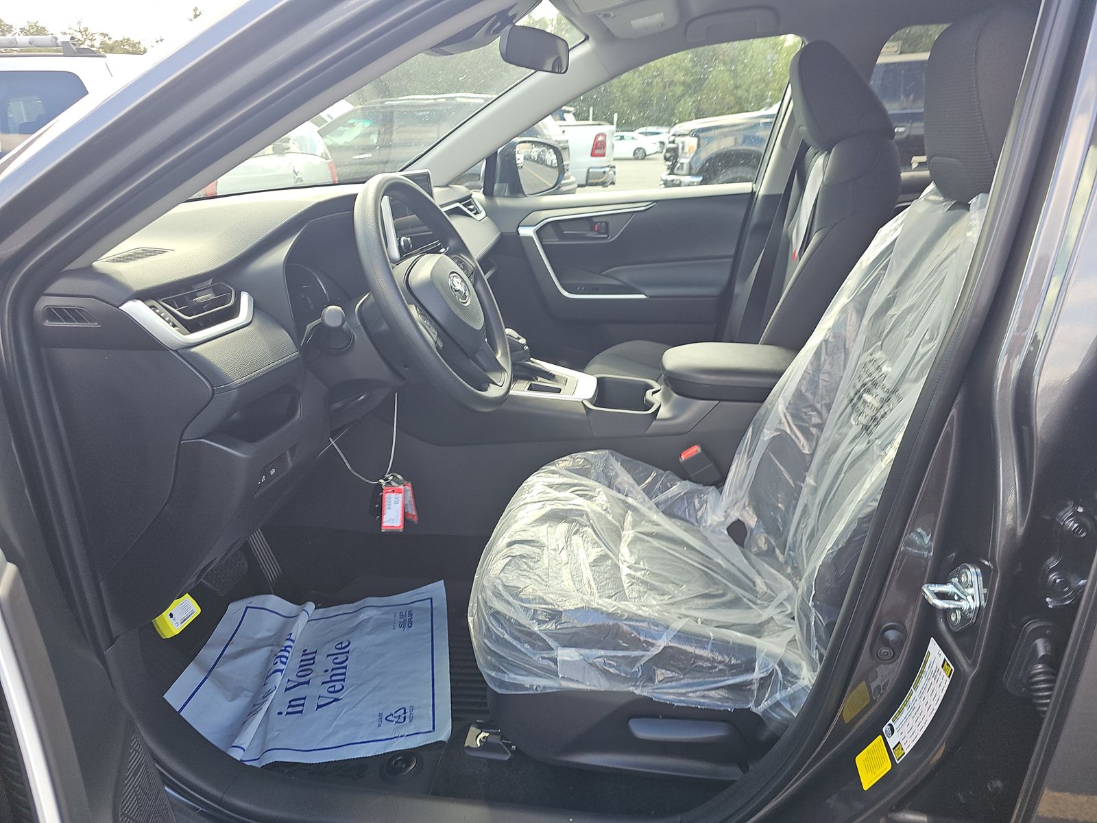 2025 Toyota RAV4 LE FWD