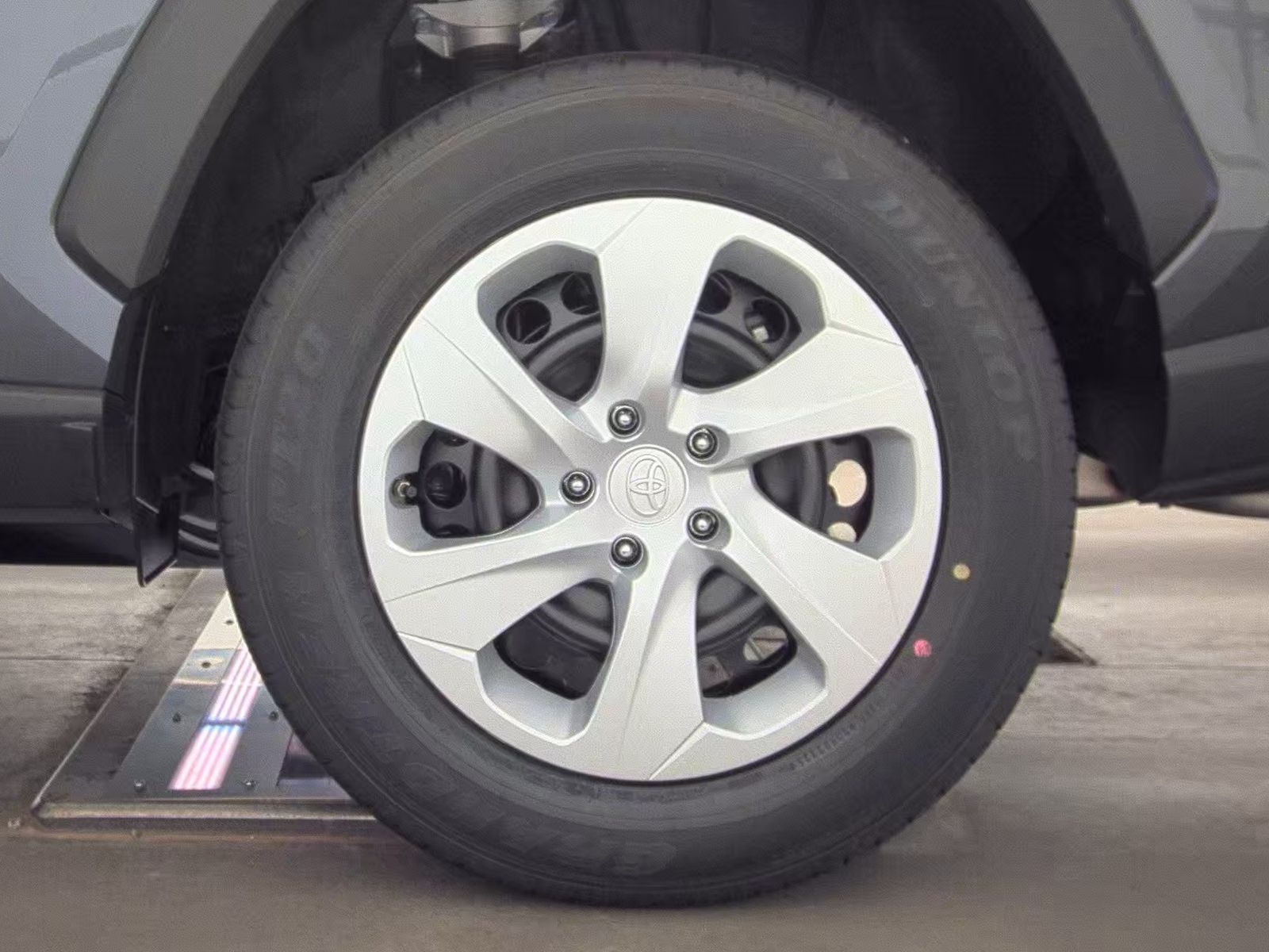 2025 Toyota RAV4 LE FWD