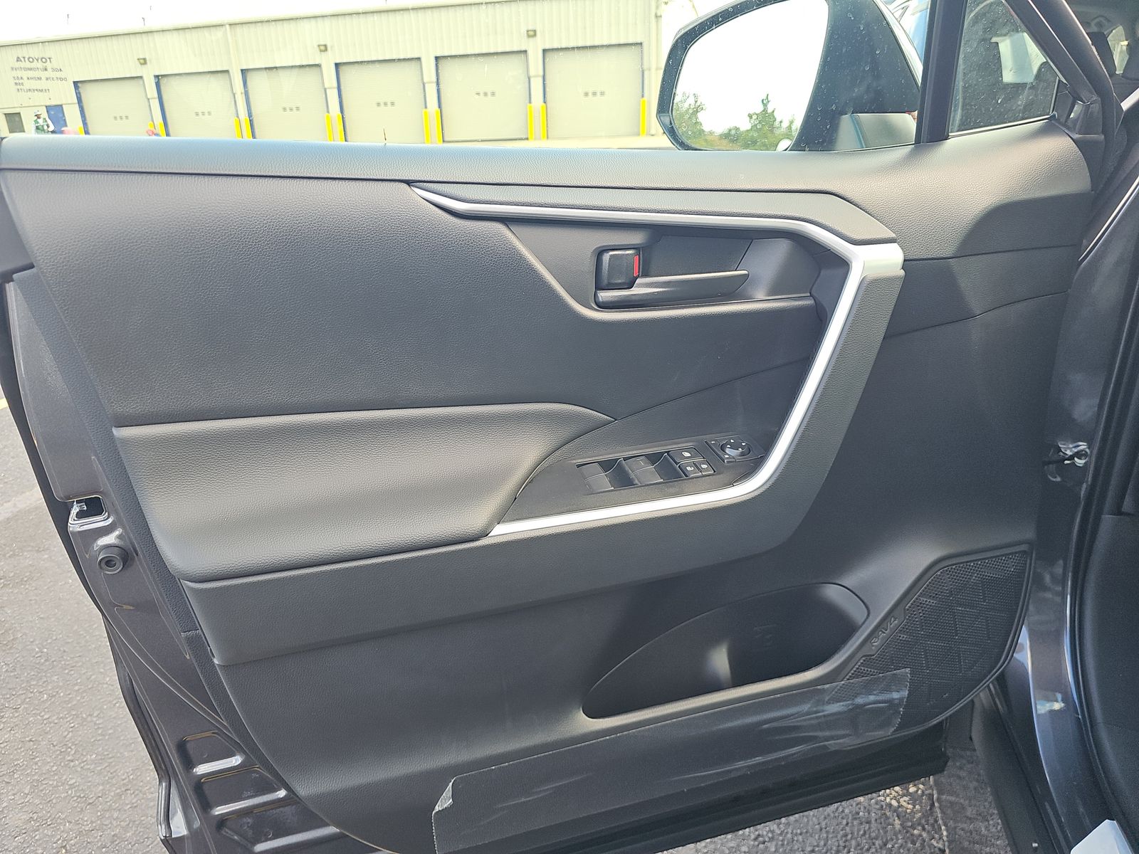 2025 Toyota RAV4 LE FWD